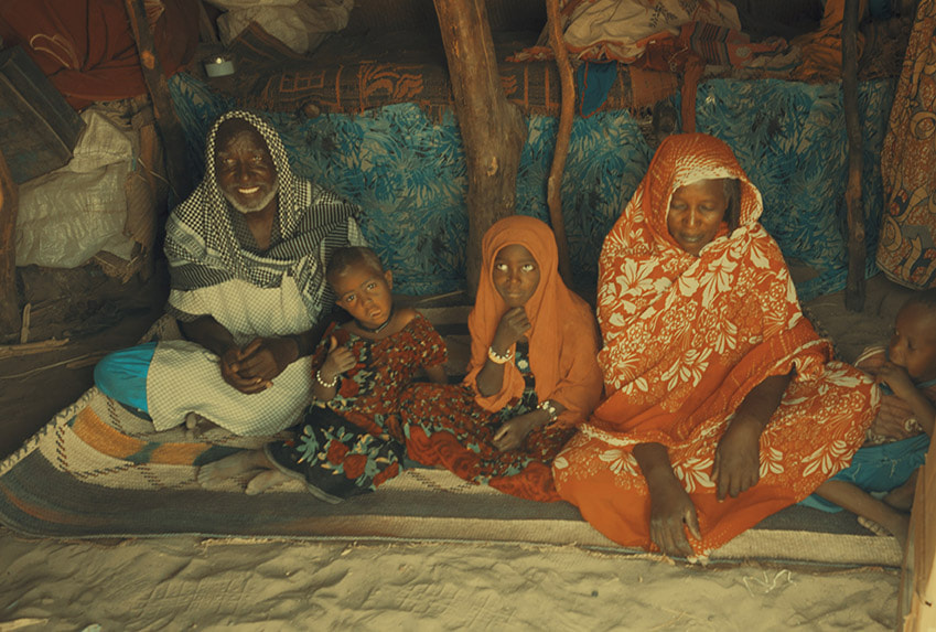 LUMIX G VARIO 35-100/F4.0-5.6 sample photo. African family photography