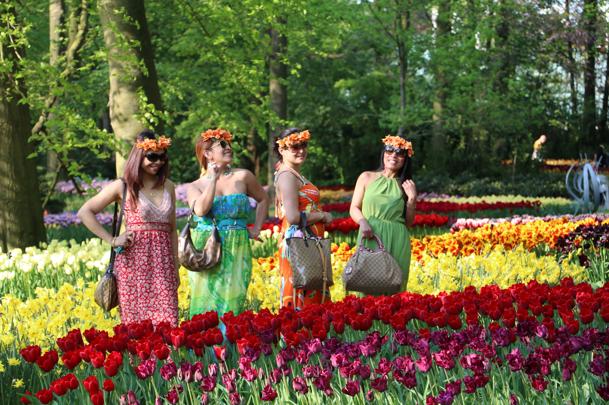Canon EF-S 18-135mm F3.5-5.6 IS USM sample photo. Colorful flower ladies photography