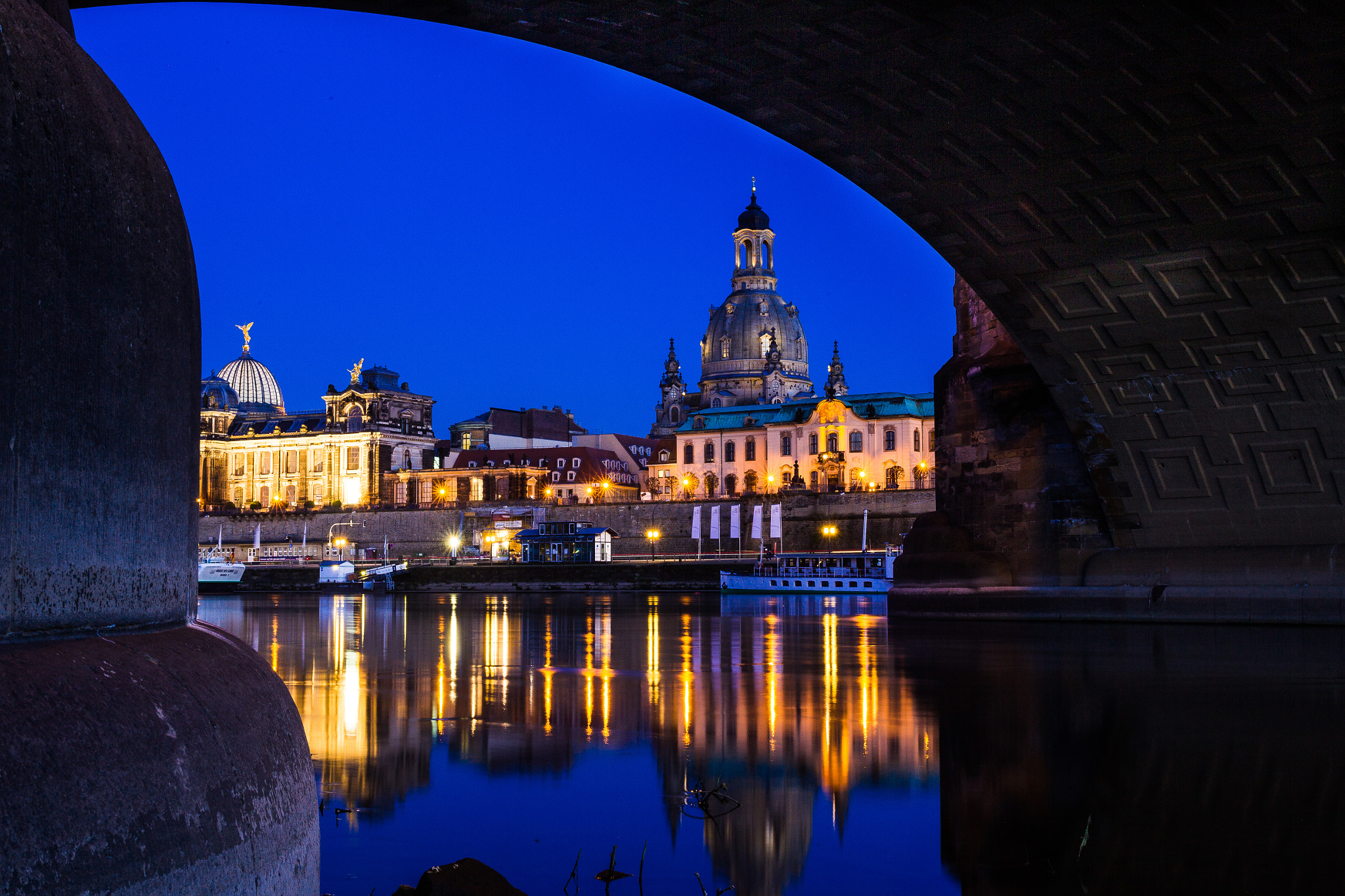 Canon EOS-1D Mark IV + Sigma 24-60mm f/2.8 EX DG sample photo. River elbe in dresden photography