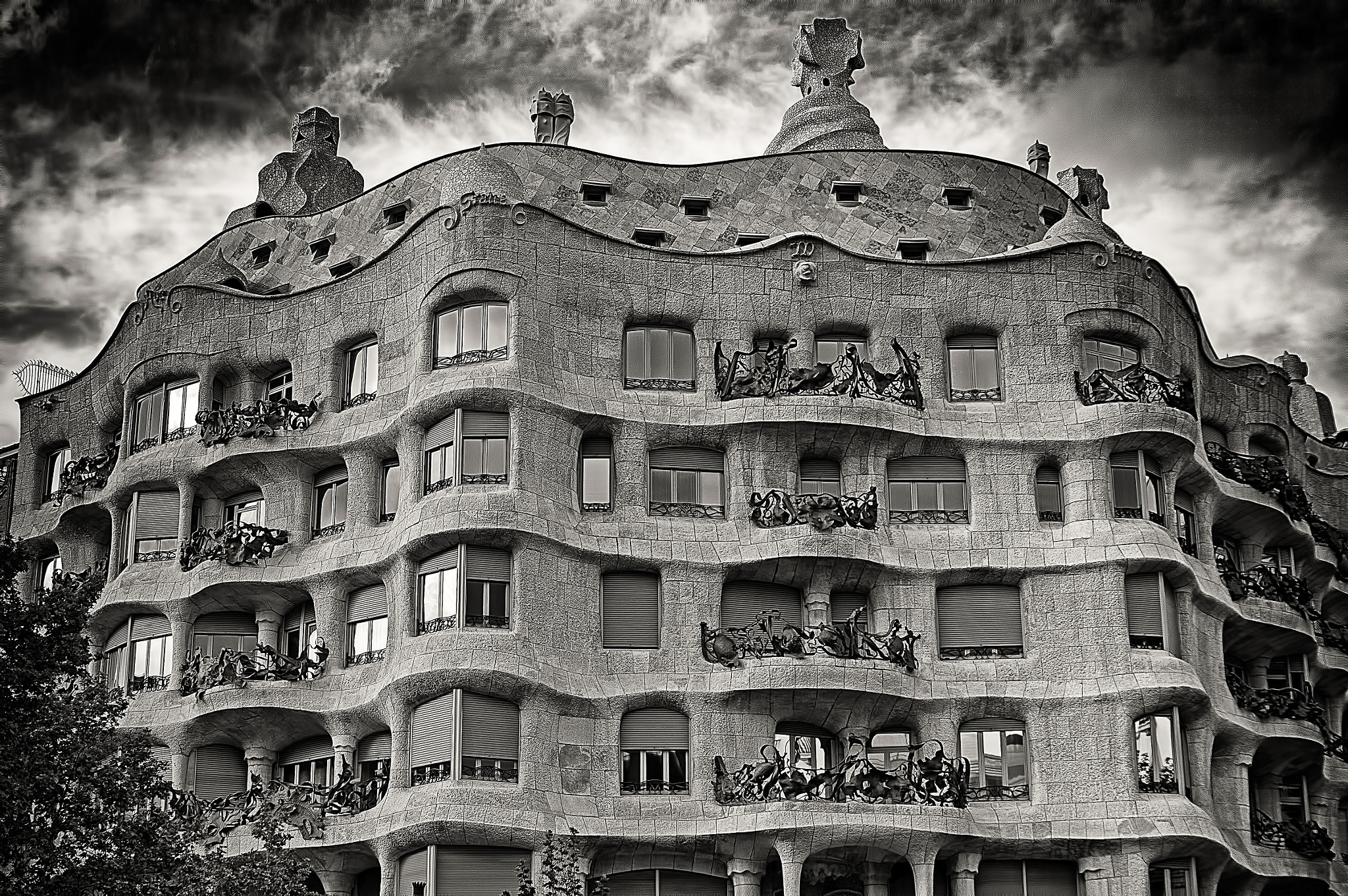 Sony SLT-A55 (SLT-A55V) + 35-70mm F4 sample photo. Casa milà - la pedrera photography