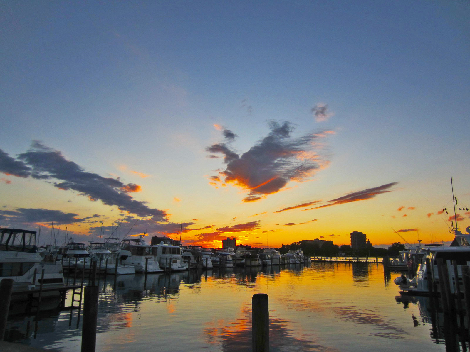 Canon PowerShot ELPH 300 HS (IXUS 220 HS / IXY 410F) sample photo. Dyc main dock, sunset. photography