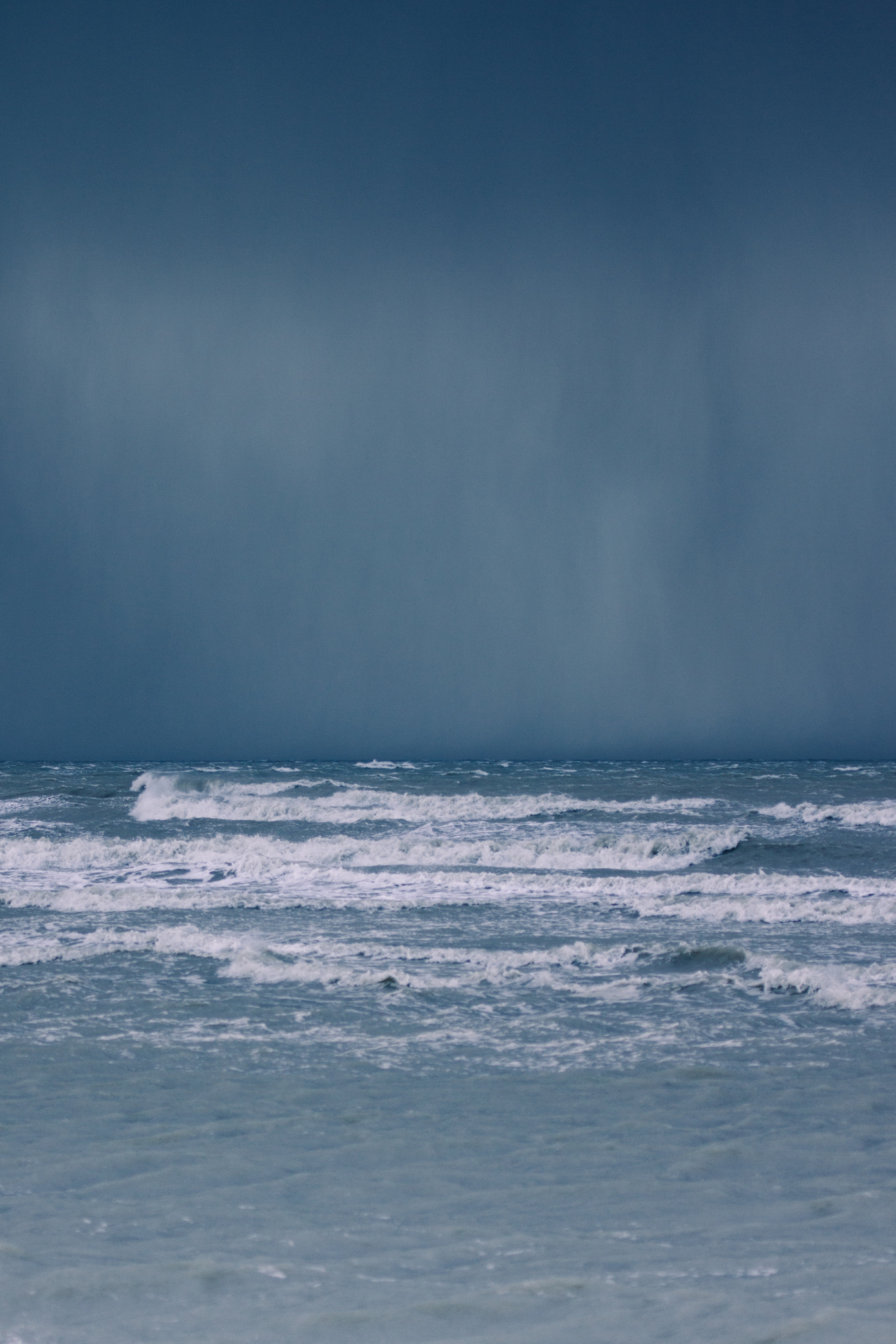 Canon EF 100-400mm F4.5-5.6L IS USM sample photo. Rain photography