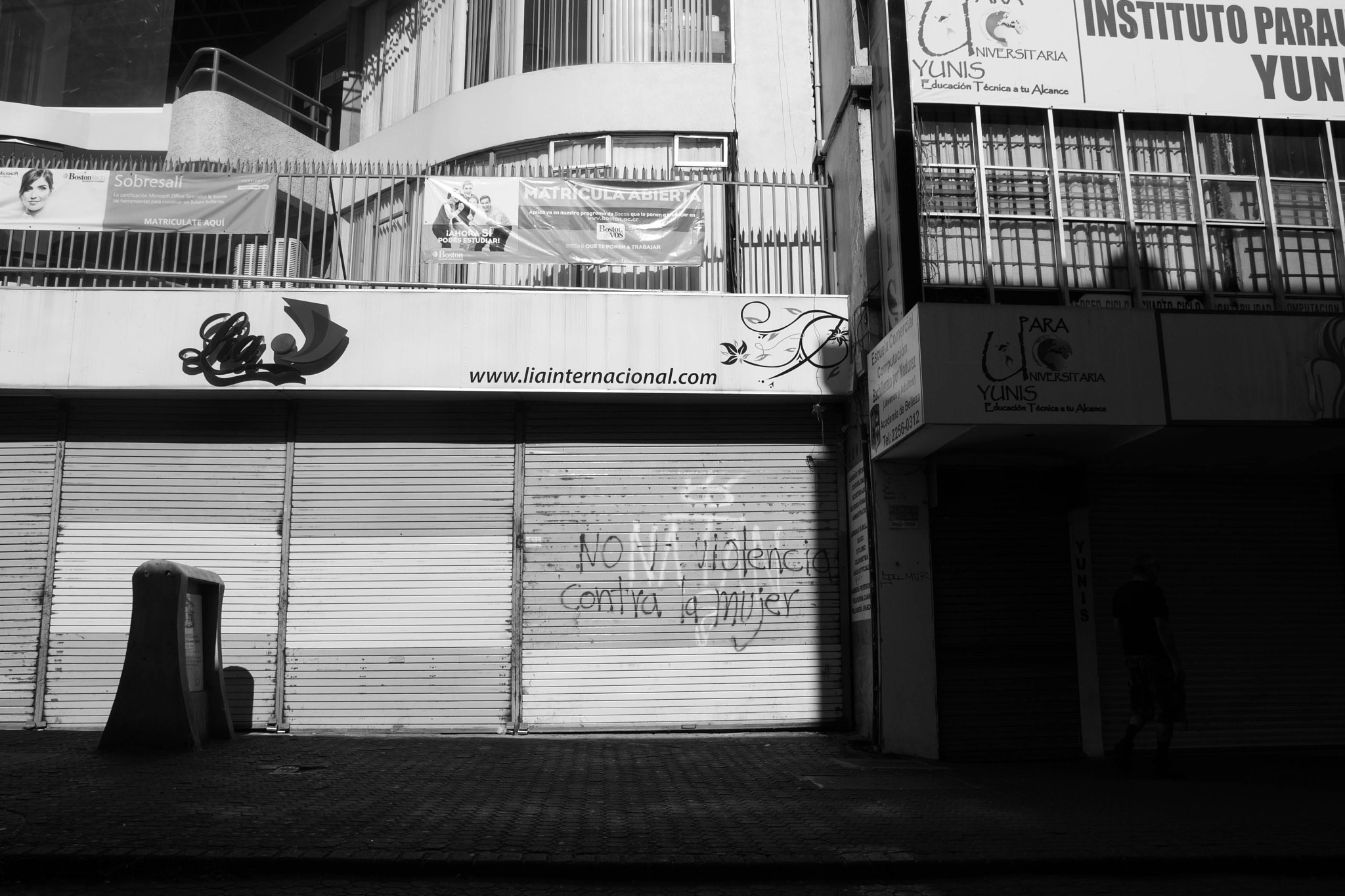Tamron SP AF 17-50mm F2.8 XR Di II LD Aspherical (IF) sample photo. "no a la violencia contra la mujer" photography