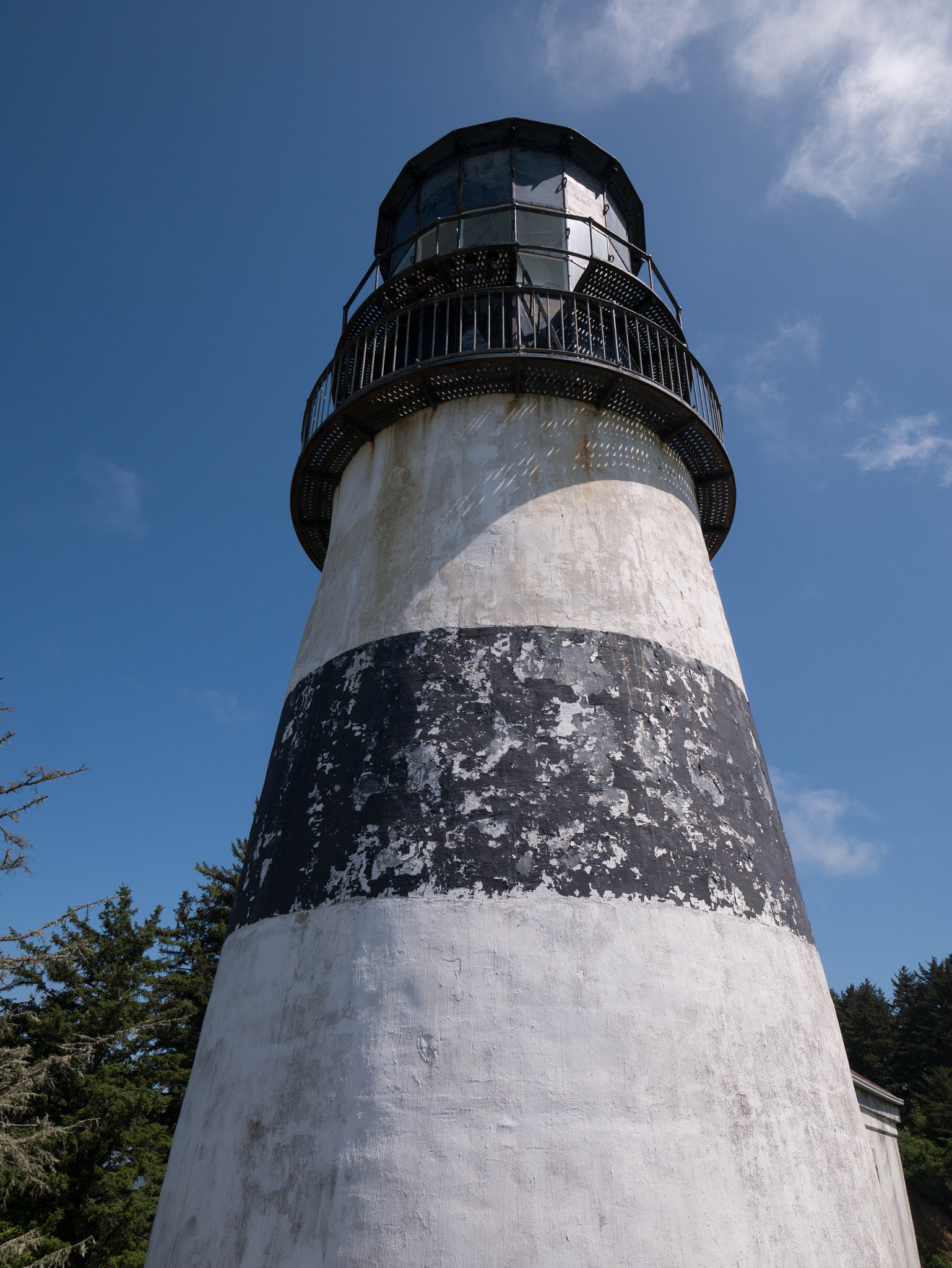 Panasonic Lumix DMC-GX7 + Olympus M.Zuiko Digital ED 7-14mm F2.8 PRO sample photo. Cape disappointment lighthouse photography