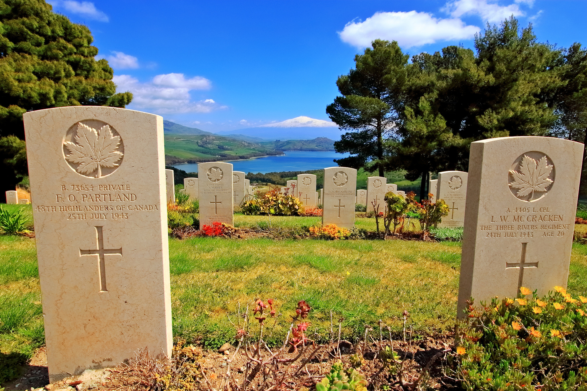 Canon EF-S 10-18mm F4.5–5.6 IS STM sample photo. Agira, canadian war cemetery photography