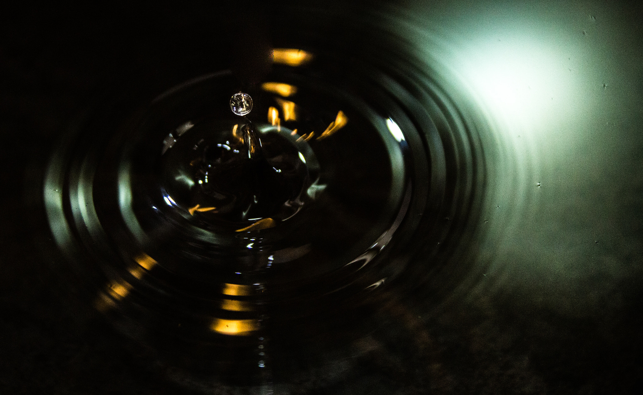 Canon EF 75-300mm F4.0-5.6 IS USM sample photo. Water drop photography