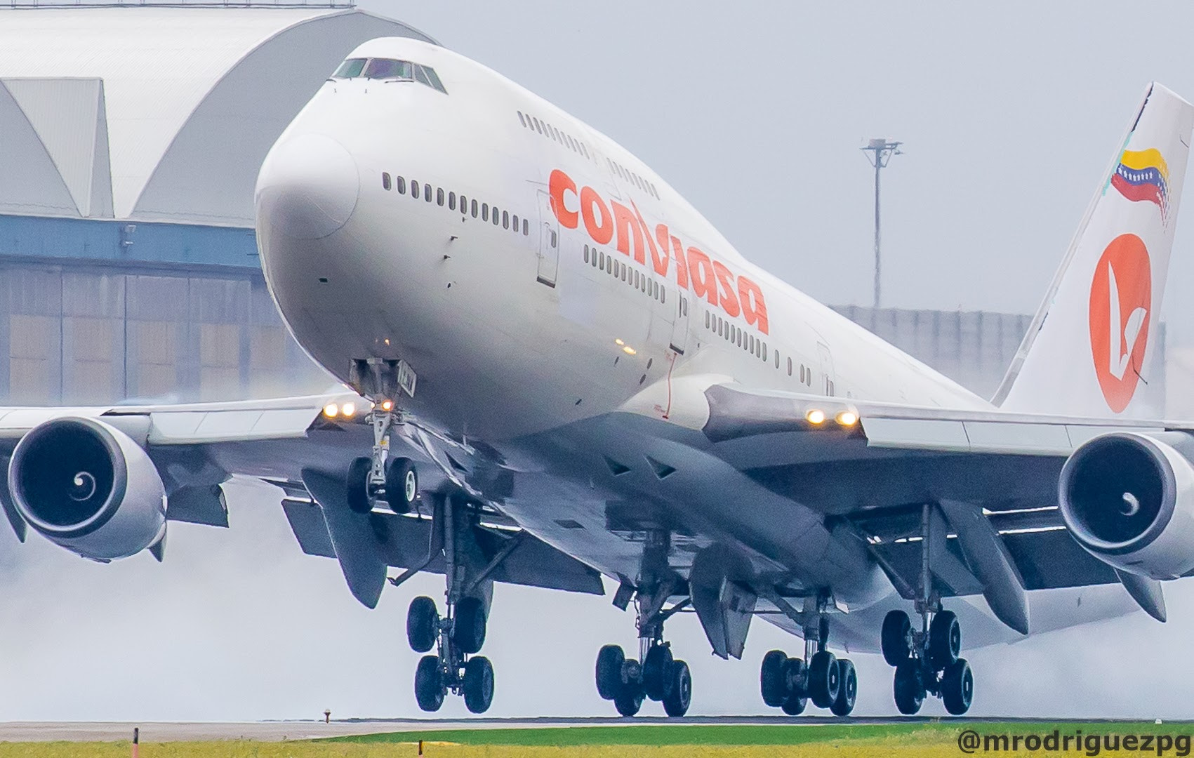 Canon EF 100-400mm F4.5-5.6L IS II USM sample photo. Boing 747 conviasa in spotter day at barajas airport. photography
