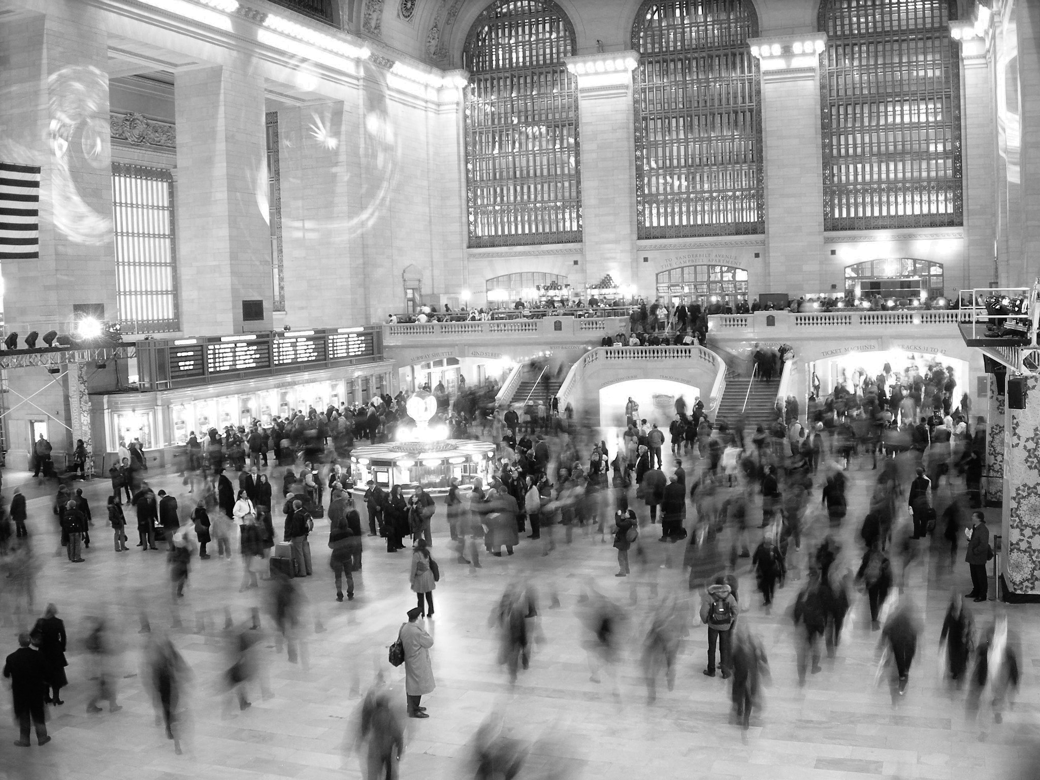 Nikon COOLPIX P2 sample photo. Grand central b&w photography