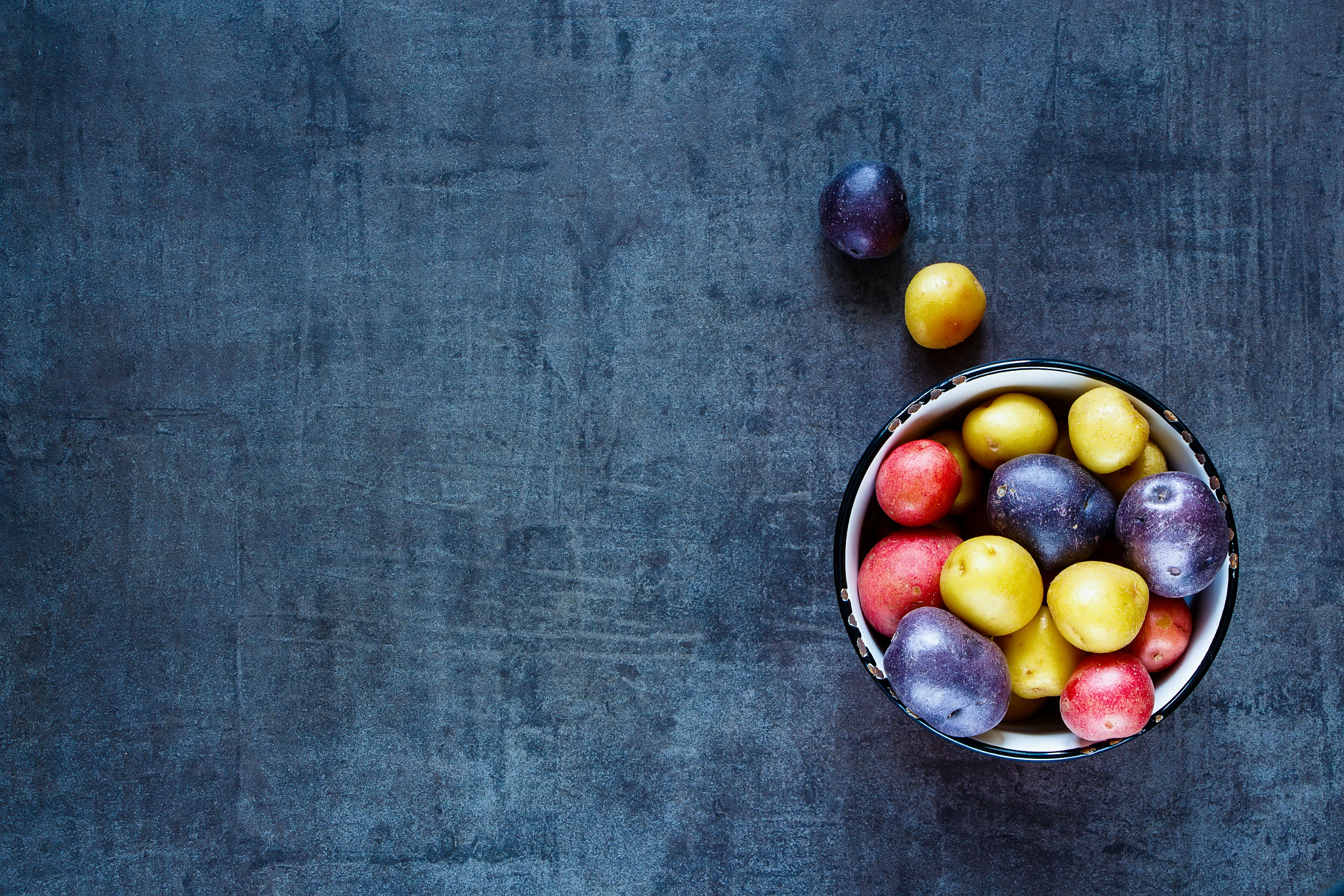 Canon EF-S 18-135mm F3.5-5.6 IS STM sample photo. Varieties of fresh potatoes photography