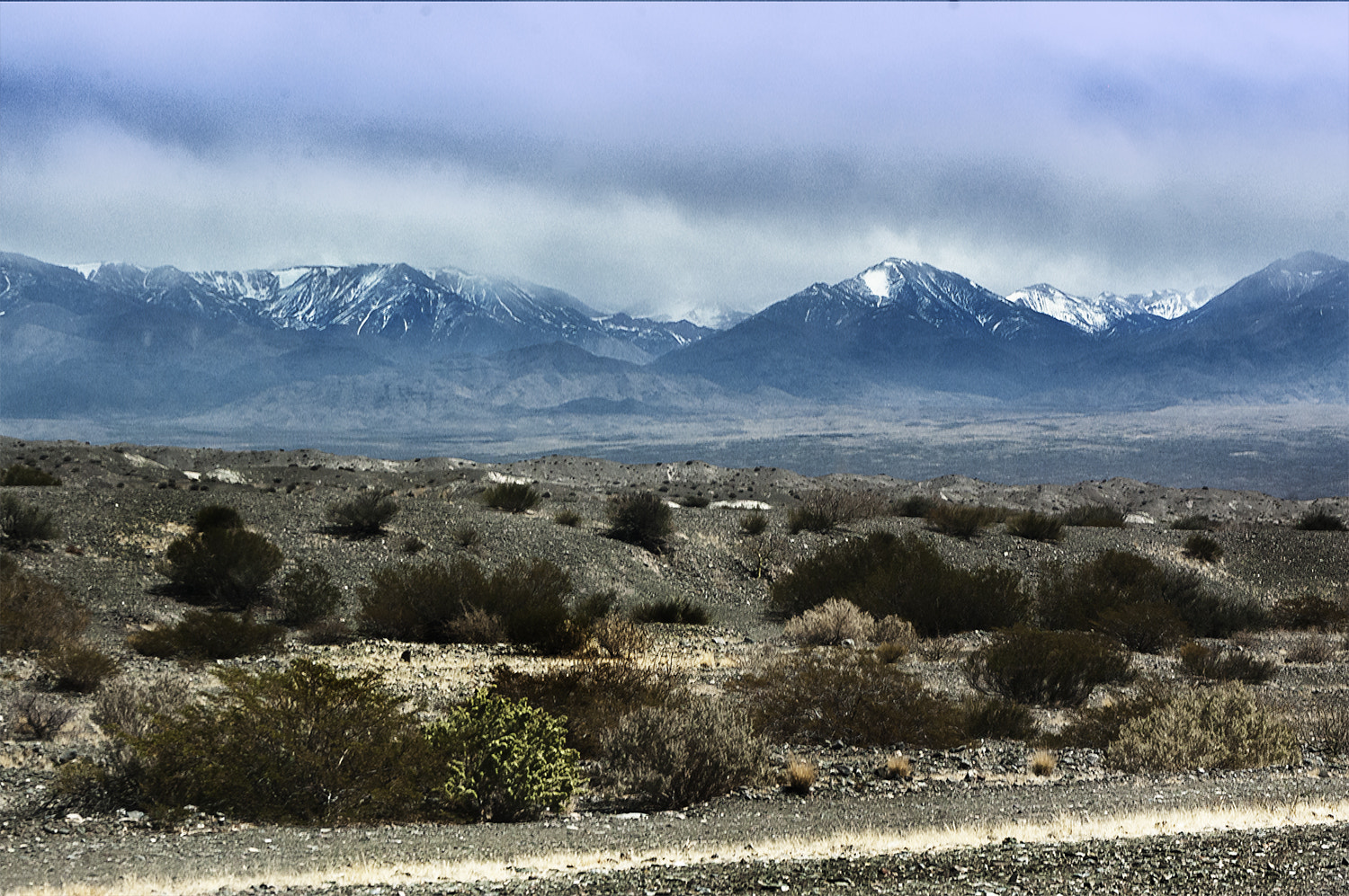 Nikon D70s sample photo. Por el camino photography