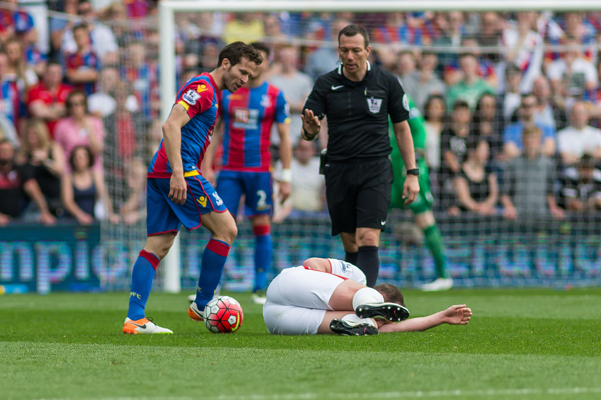 Canon EF 200mm F2.8L II USM sample photo. Crystal palace v stoke city - 7th may '16 photography