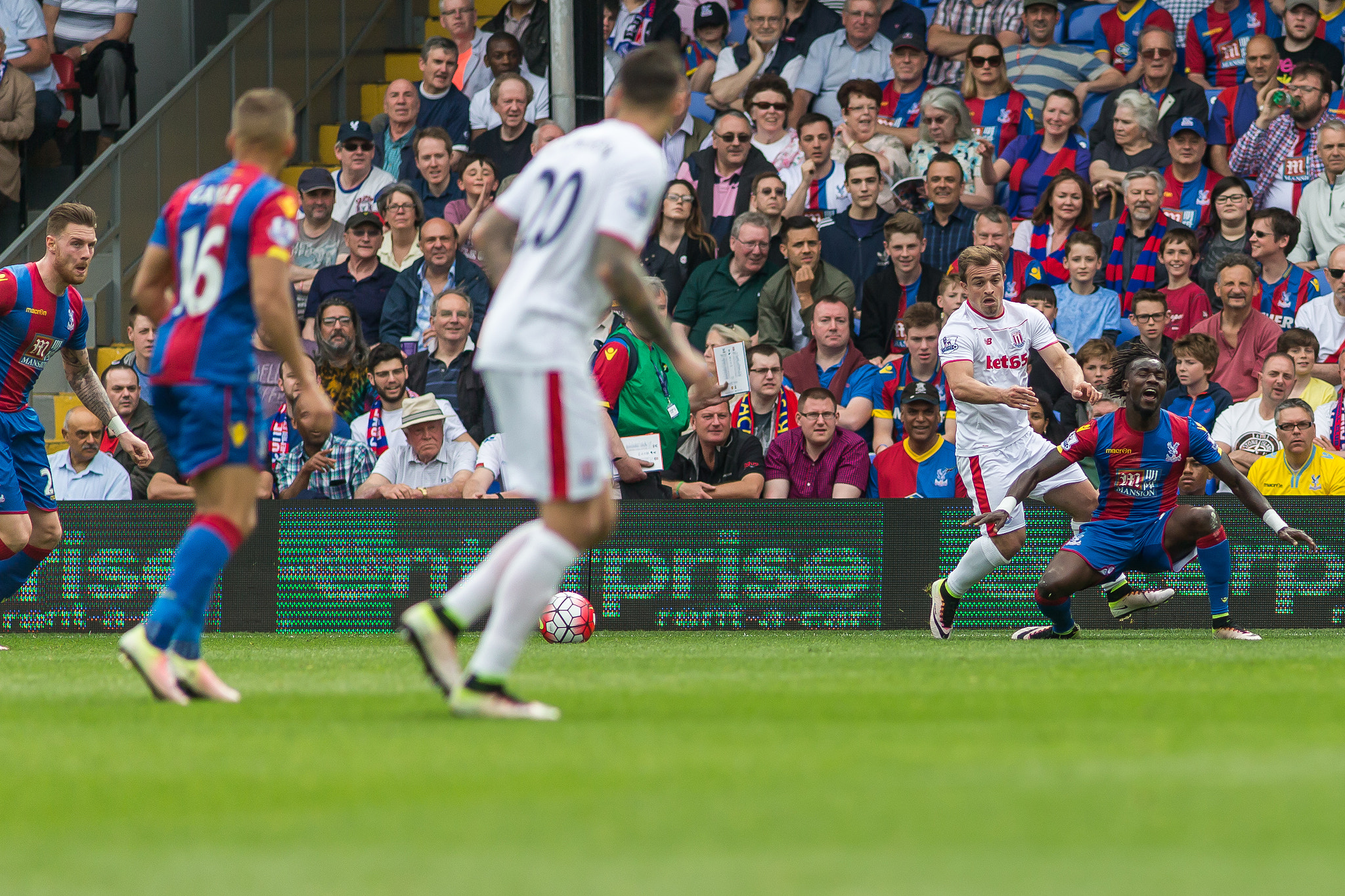 Canon EF 200mm F2.8L II USM sample photo. Crystal palace v stoke city - 7th may '16 photography