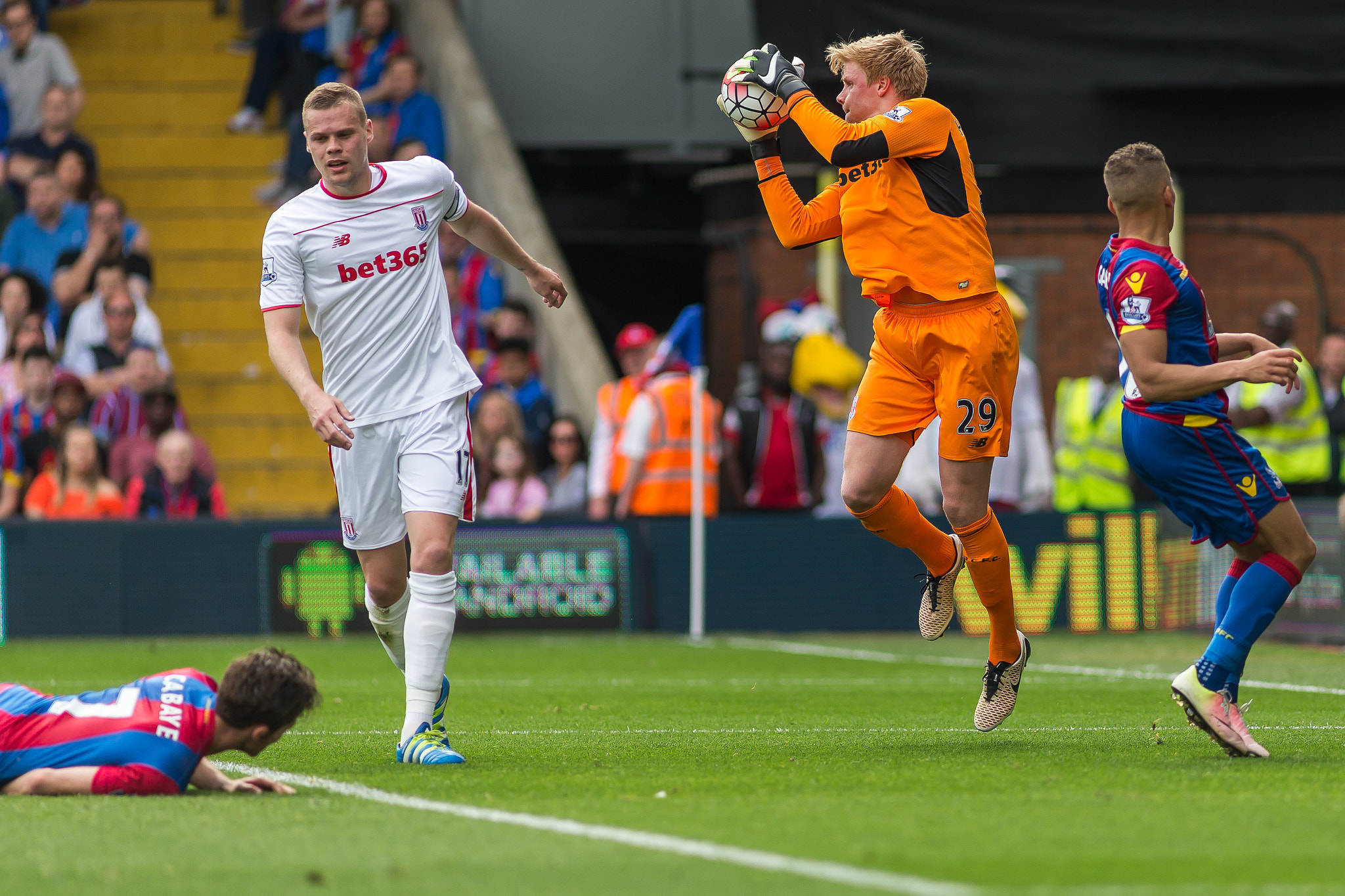 Canon EF 200mm F2.8L II USM sample photo. Crystal palace v stoke city - 7th may '16 photography