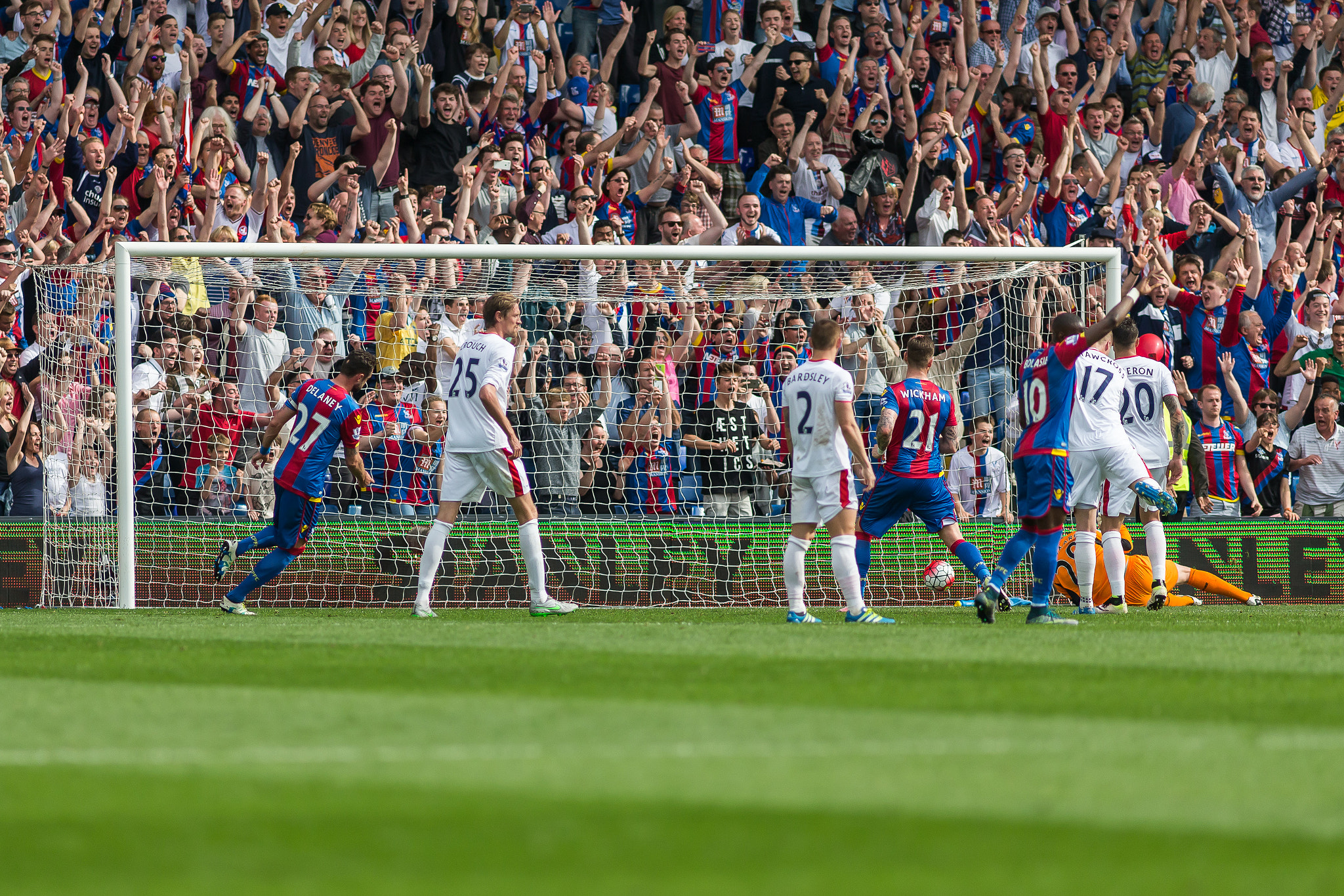 Canon EF 200mm F2.8L II USM sample photo. Crystal palace v stoke city - 7th may '16 photography