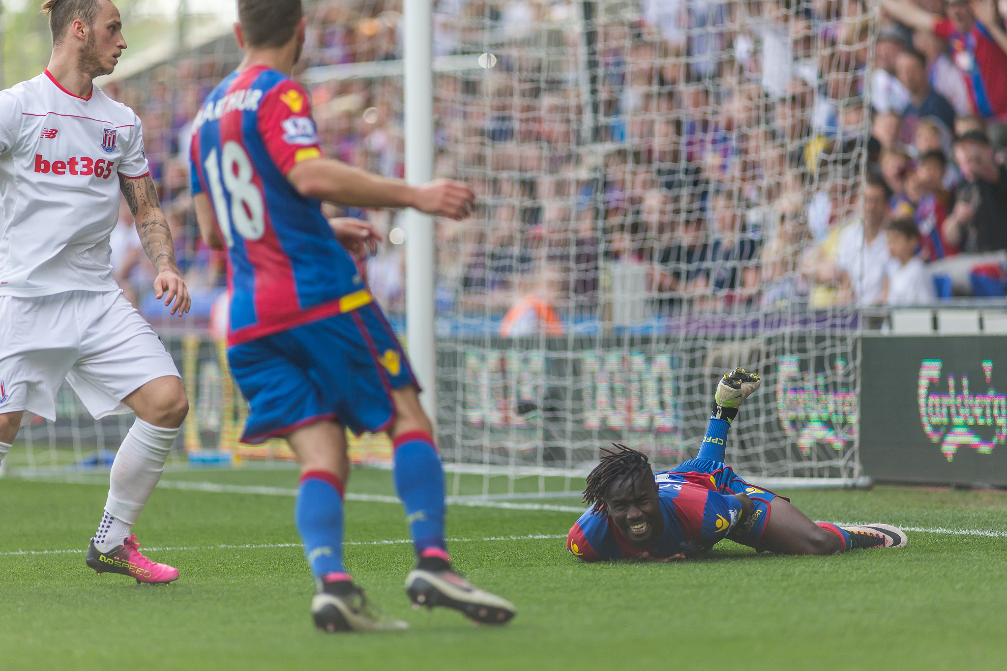 Canon EF 200mm F2.8L II USM sample photo. Crystal palace v stoke city - 7th may '16 photography
