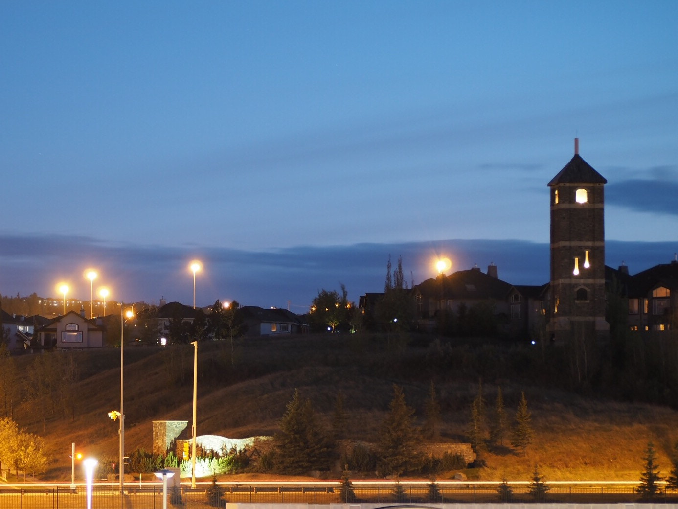 Olympus OM-D E-M5 II + Panasonic Lumix G Vario 45-200mm F4-5.6 OIS sample photo. Cold night, crisp air... kincora tower.  photography