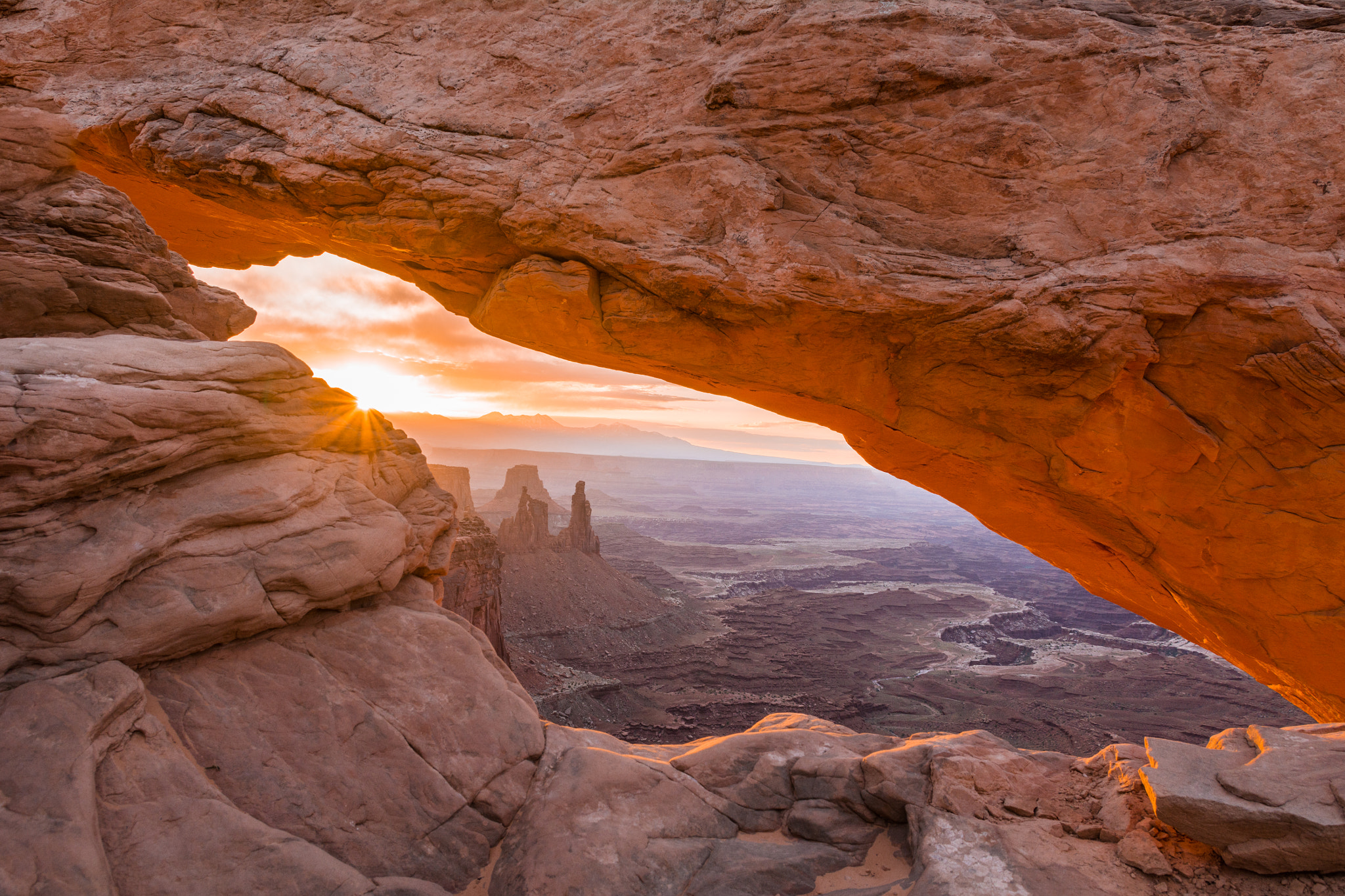 Nikon D7100 + Sigma 17-70mm F2.8-4 DC Macro OS HSM | C sample photo. Mesa arch photography