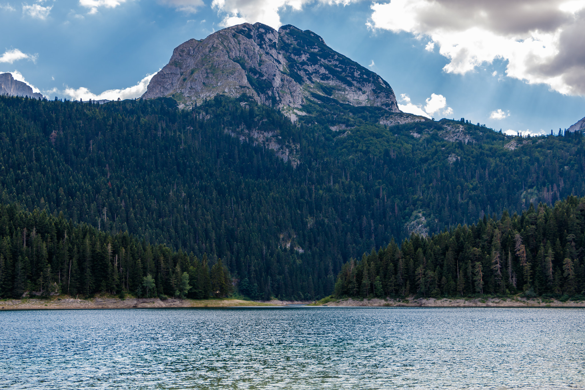 Canon EF-S 18-135mm F3.5-5.6 IS STM sample photo. Dormitor: black lake (v) photography