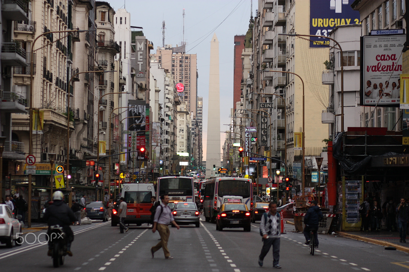 Canon EOS 450D (EOS Rebel XSi / EOS Kiss X2) + Canon EF 85mm F1.8 USM sample photo. The obelisk in buenos aires, argentina photography