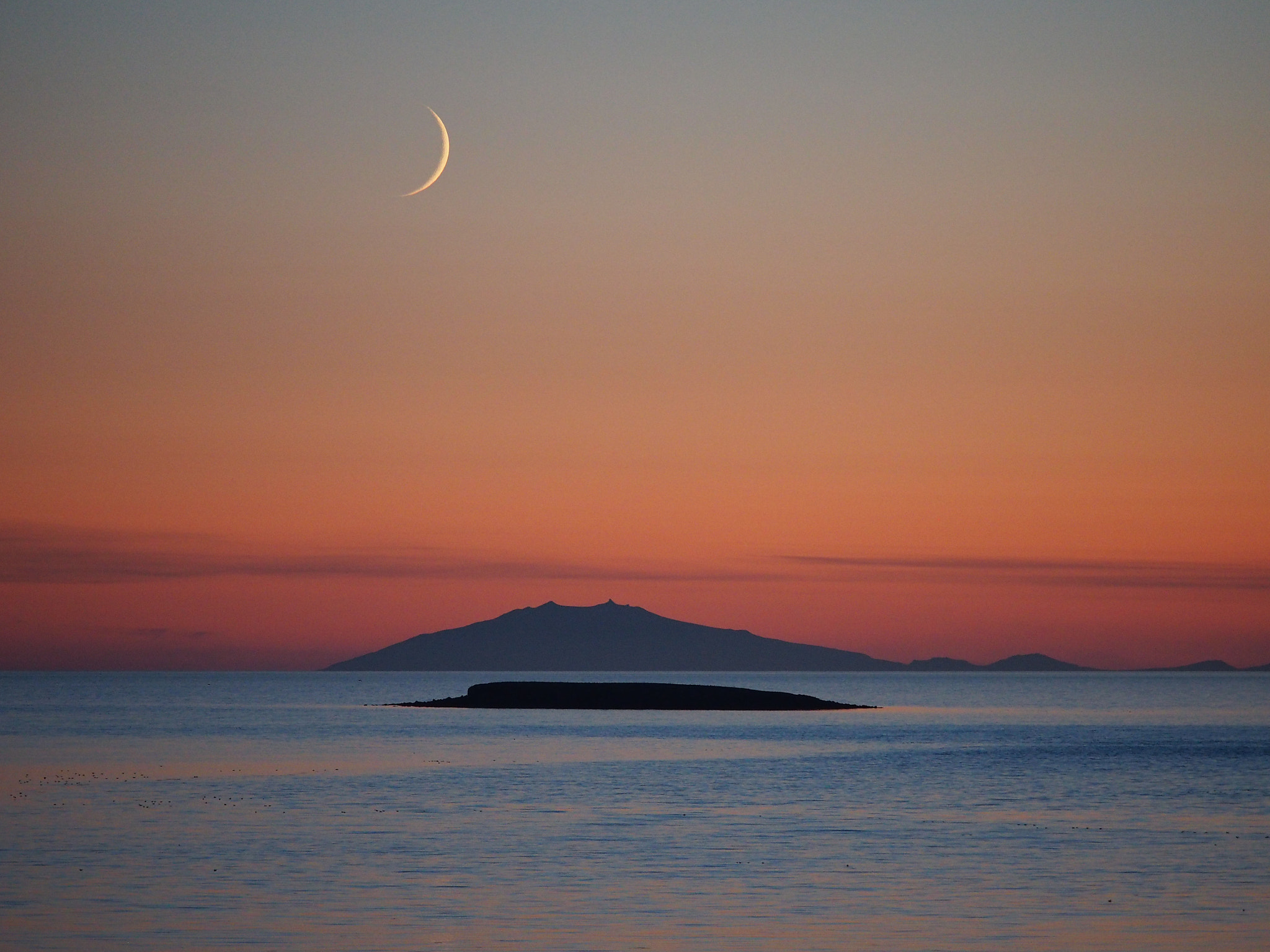 Olympus OM-D E-M5 + Olympus M.Zuiko Digital ED 40-150mm F2.8 Pro sample photo. Still moon photography