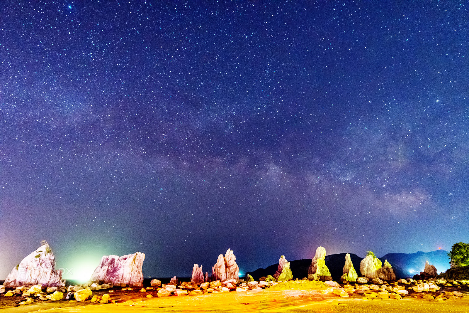 Nikon AF-S Nikkor 14-24mm F2.8G ED sample photo. Hashigui-iwa rock formations and milky way in  wakayama, japan photography