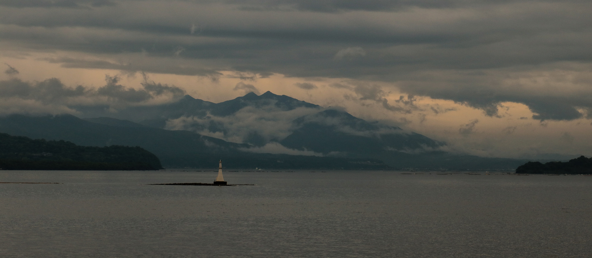 Canon EF-S 18-135mm F3.5-5.6 IS STM sample photo. Under the clouds photography