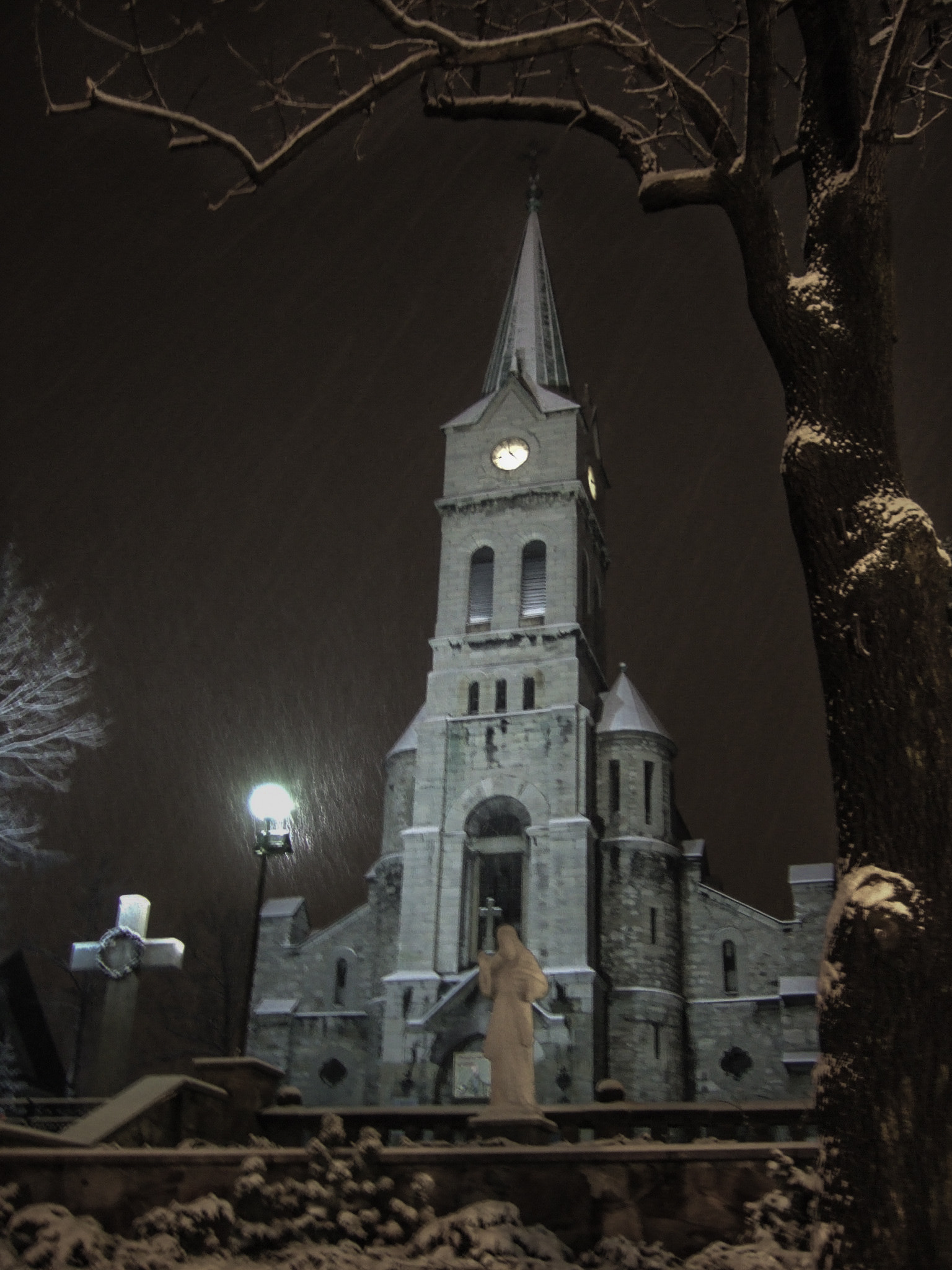 Fujifilm FinePix F11 sample photo. Poland church snow photography