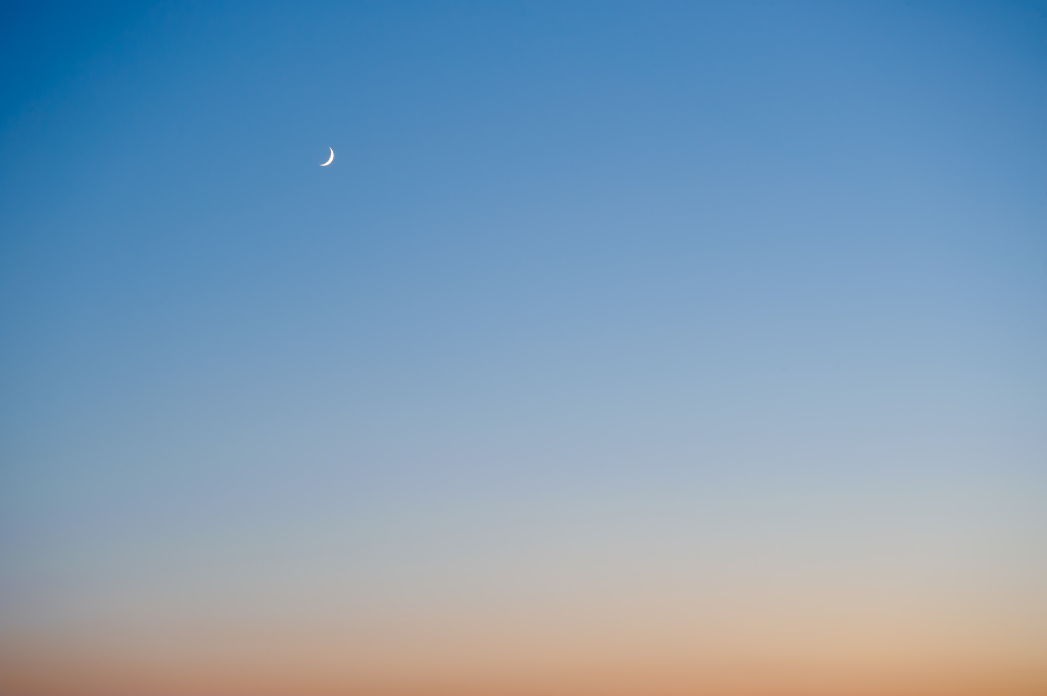 AF Zoom-Nikkor 28-80mm f/3.3-5.6G sample photo. Moon at sunset on a clear day photography