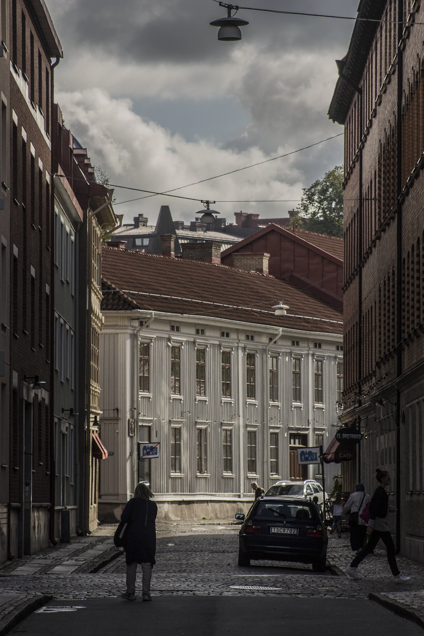 Canon EOS 1100D (EOS Rebel T3 / EOS Kiss X50) + Canon EF 80-200mm F4.5-5.6 II sample photo. Cobblestone streets of goteborg photography