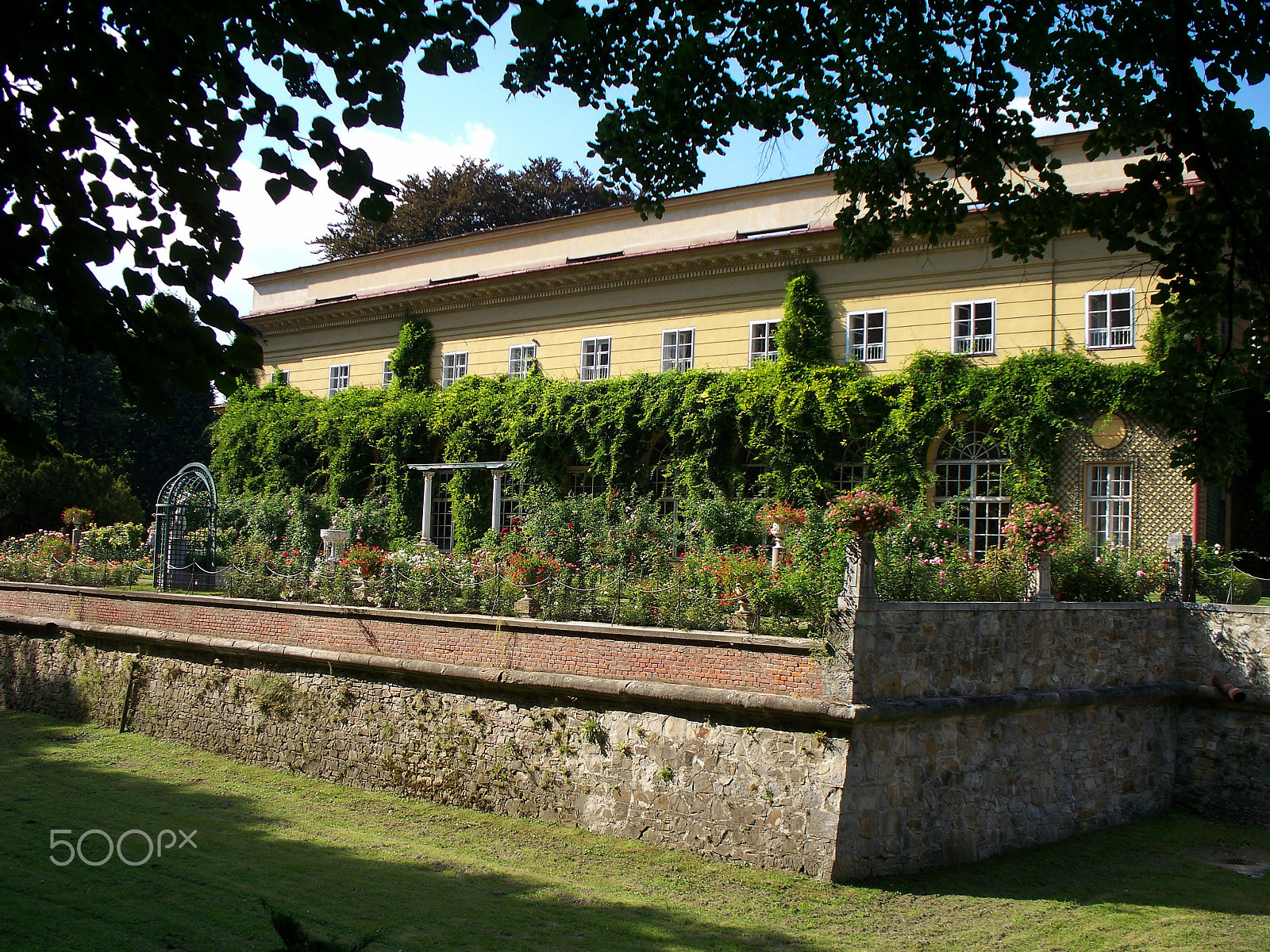 Kodak Z1275 ZOOM DIGITAL CAMERA sample photo. Garden of the castle in lancut photography