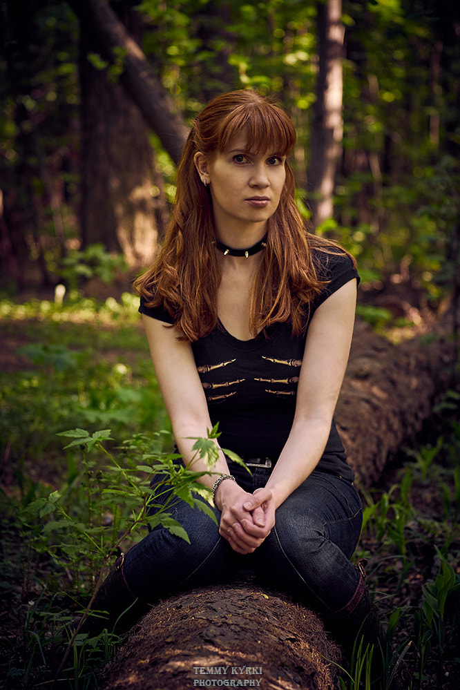 Olympus PEN E-PL5 + Sigma 60mm F2.8 DN Art sample photo. Girl. in spring forest photography