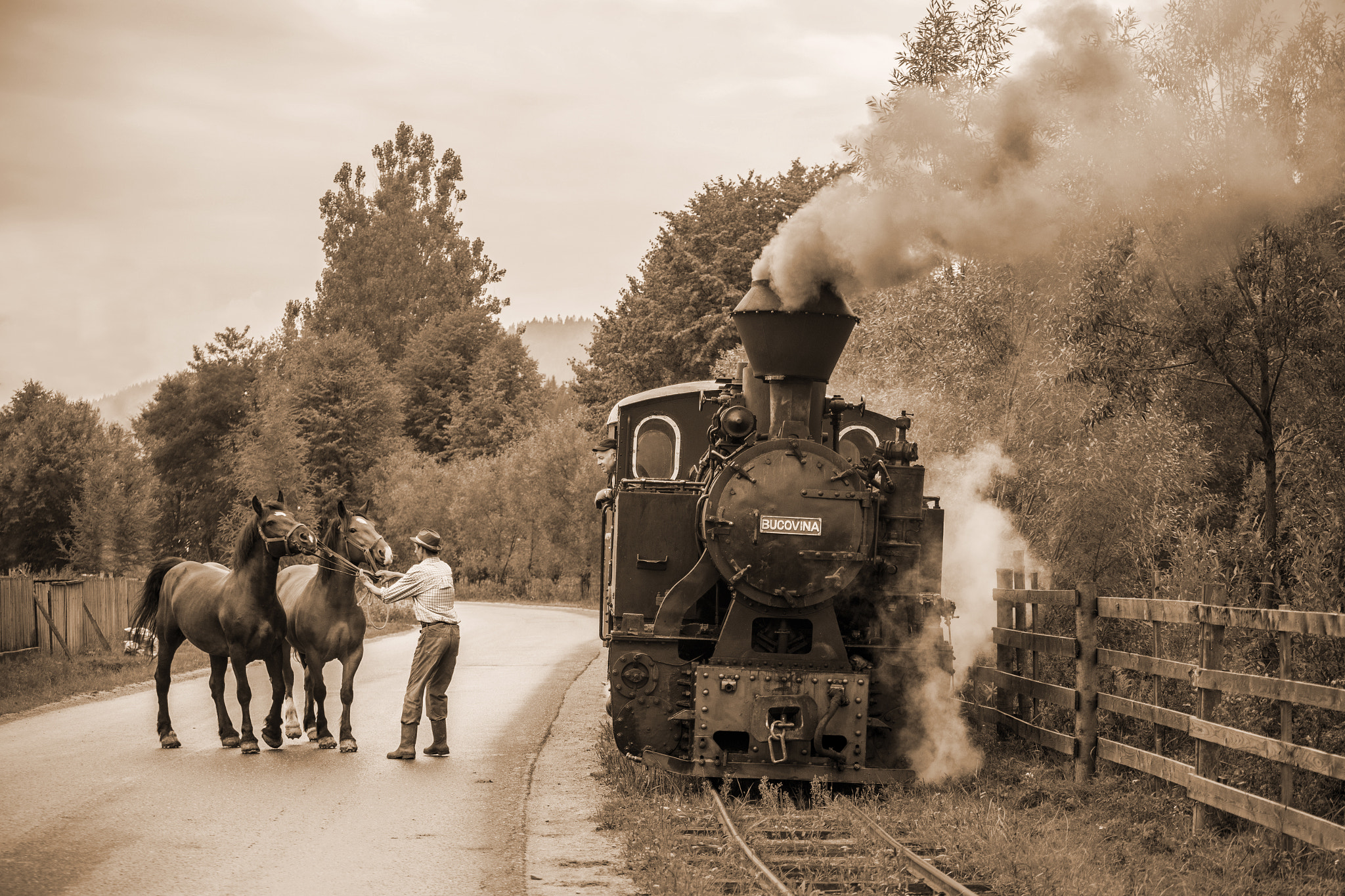 Canon EOS 6D + Canon EF 70-210mm f/4 sample photo. Old train hutulca photography