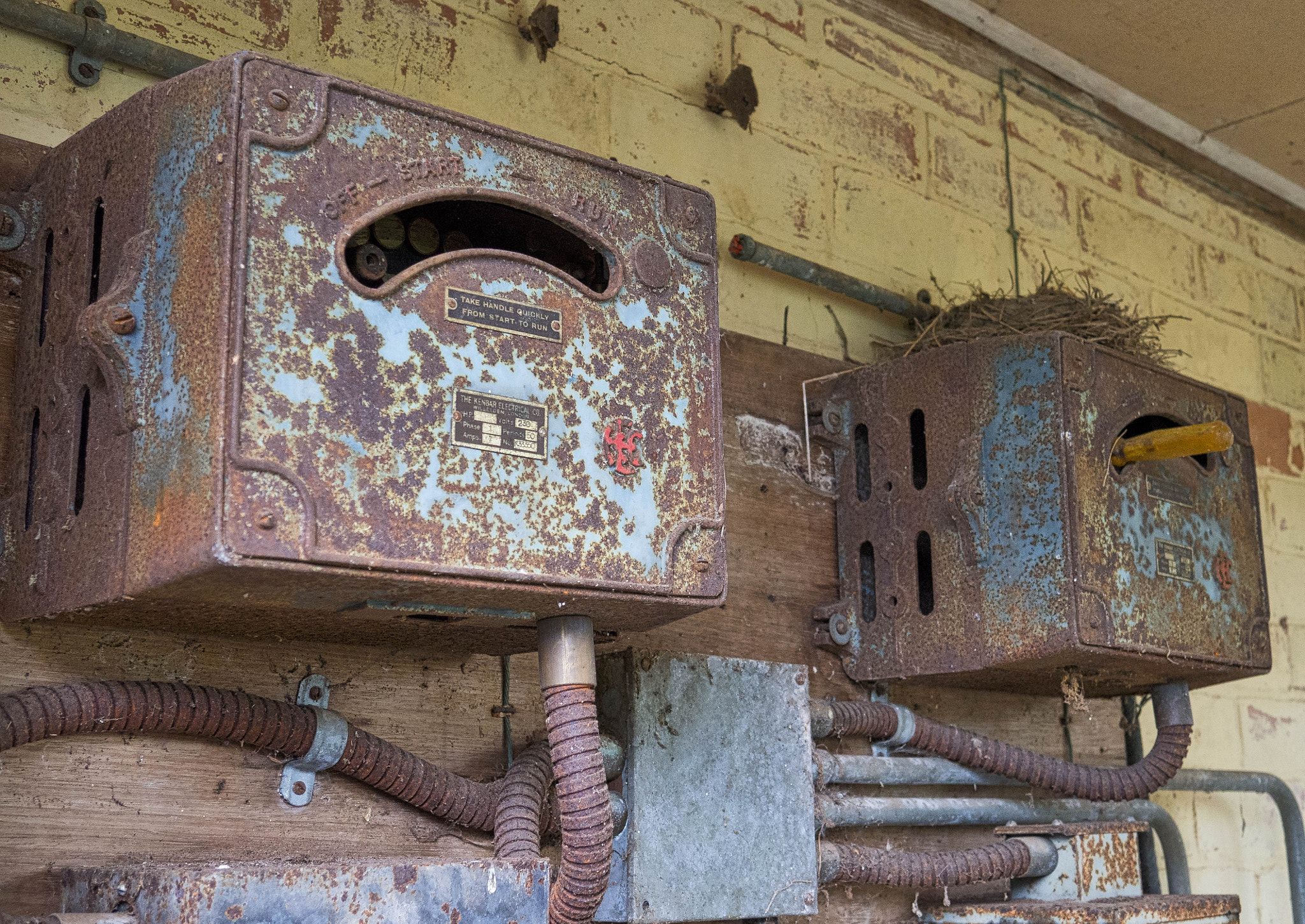 LUMIX G VARIO 14-42/F3.5-5.6 II sample photo. Old tech #2 photography