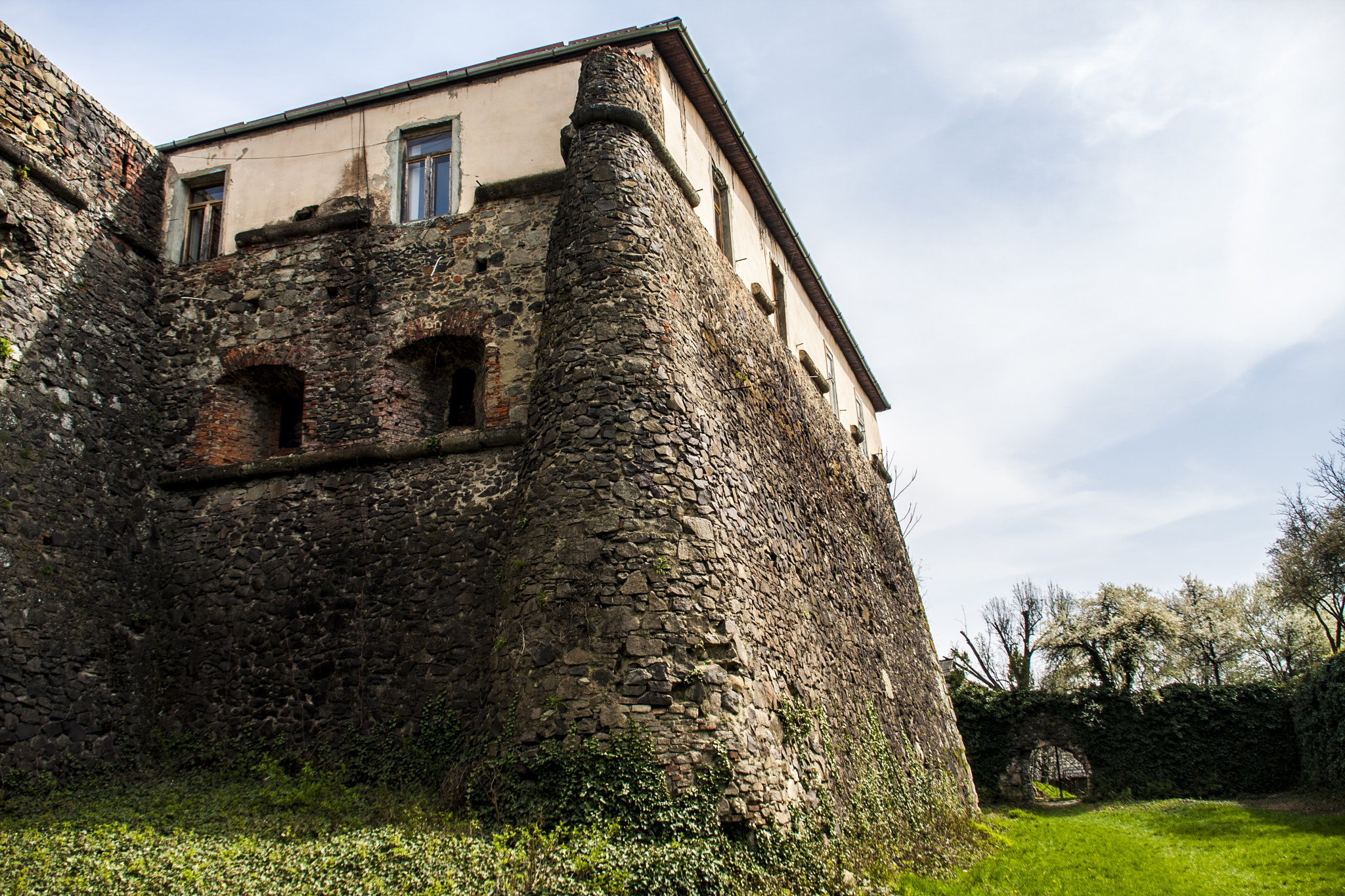 Canon EOS 40D + Sigma 18-125mm f/3.5-5.6 DC IF ASP sample photo. Ancient castle century x-xi century years photography