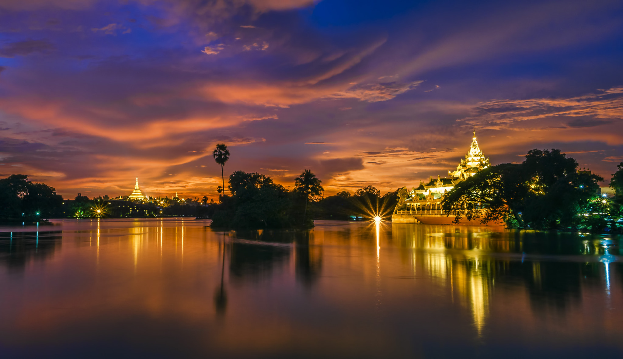 Sony a7R + Sony E 10-18mm F4 OSS sample photo. Glow on the lake photography