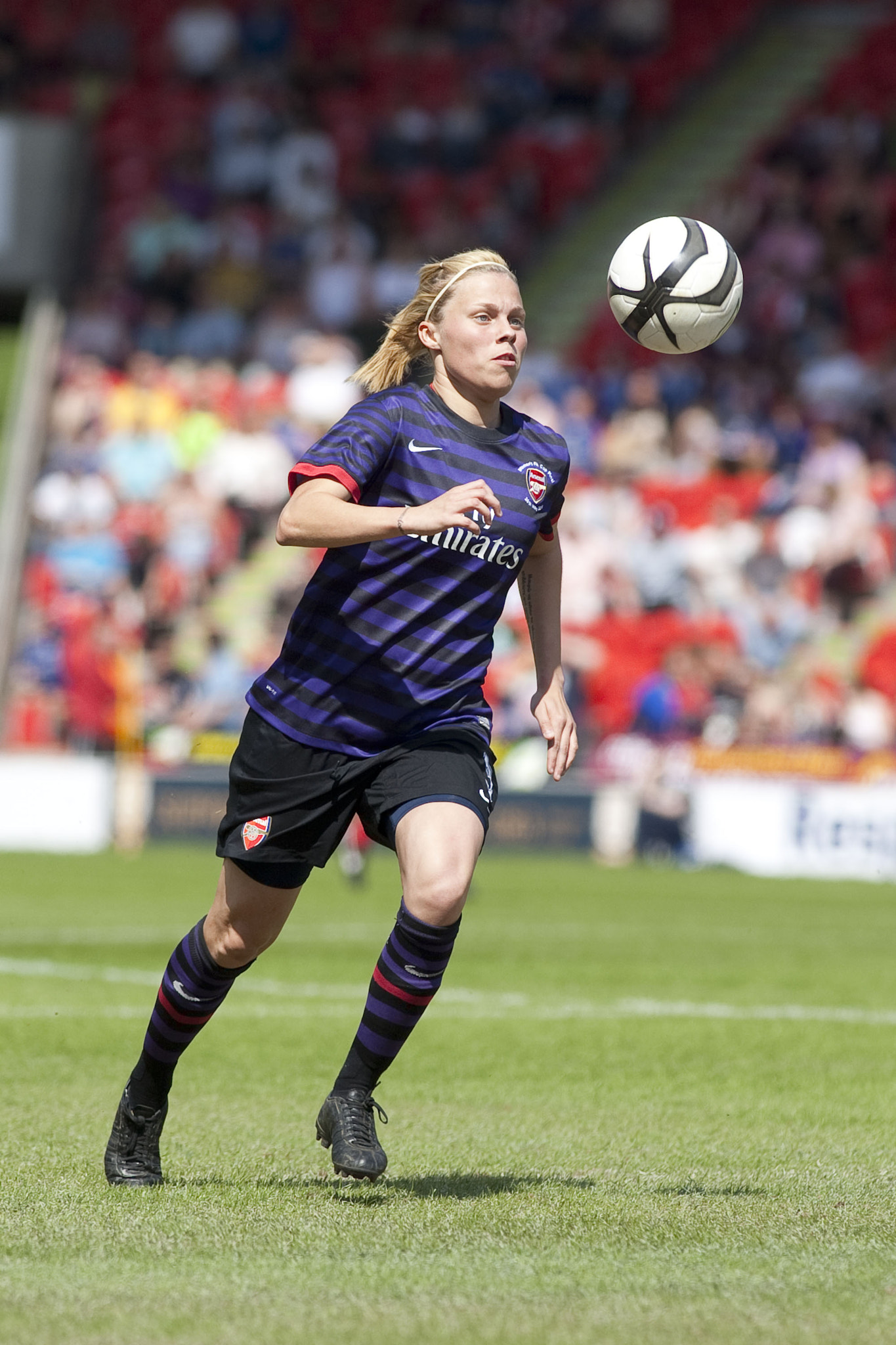 Canon EF 200mm f/1.8L sample photo. Gilly flaherty (arsenal) with some close control
 - arsenal ladies vs bristol academy - fa womens... photography