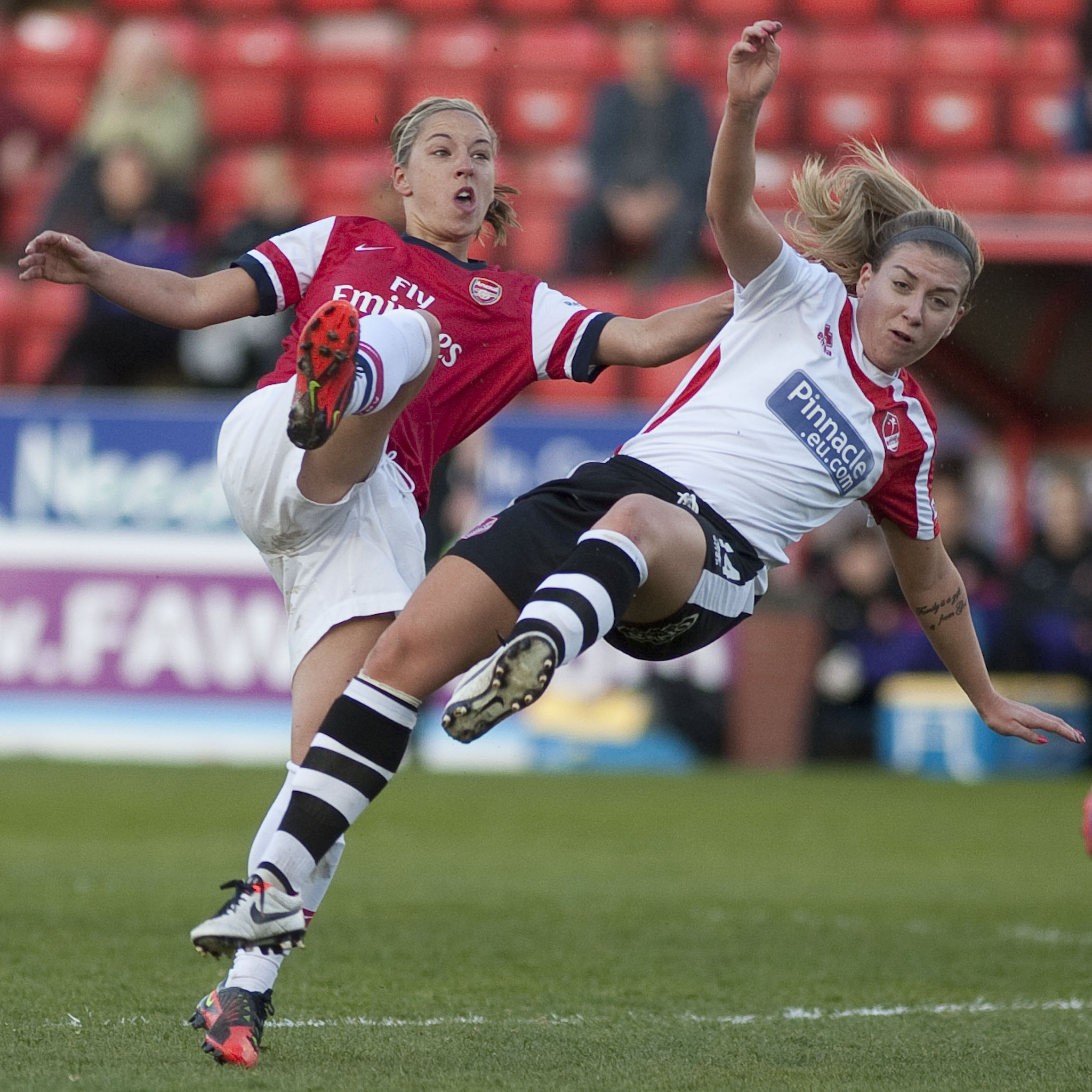 Canon EF 200mm f/1.8L sample photo. Jordan nobbs (arsenal) vs sophie walton (lincoln ladies)
 - lincoln ladies vs arsenal ladies - fa... photography