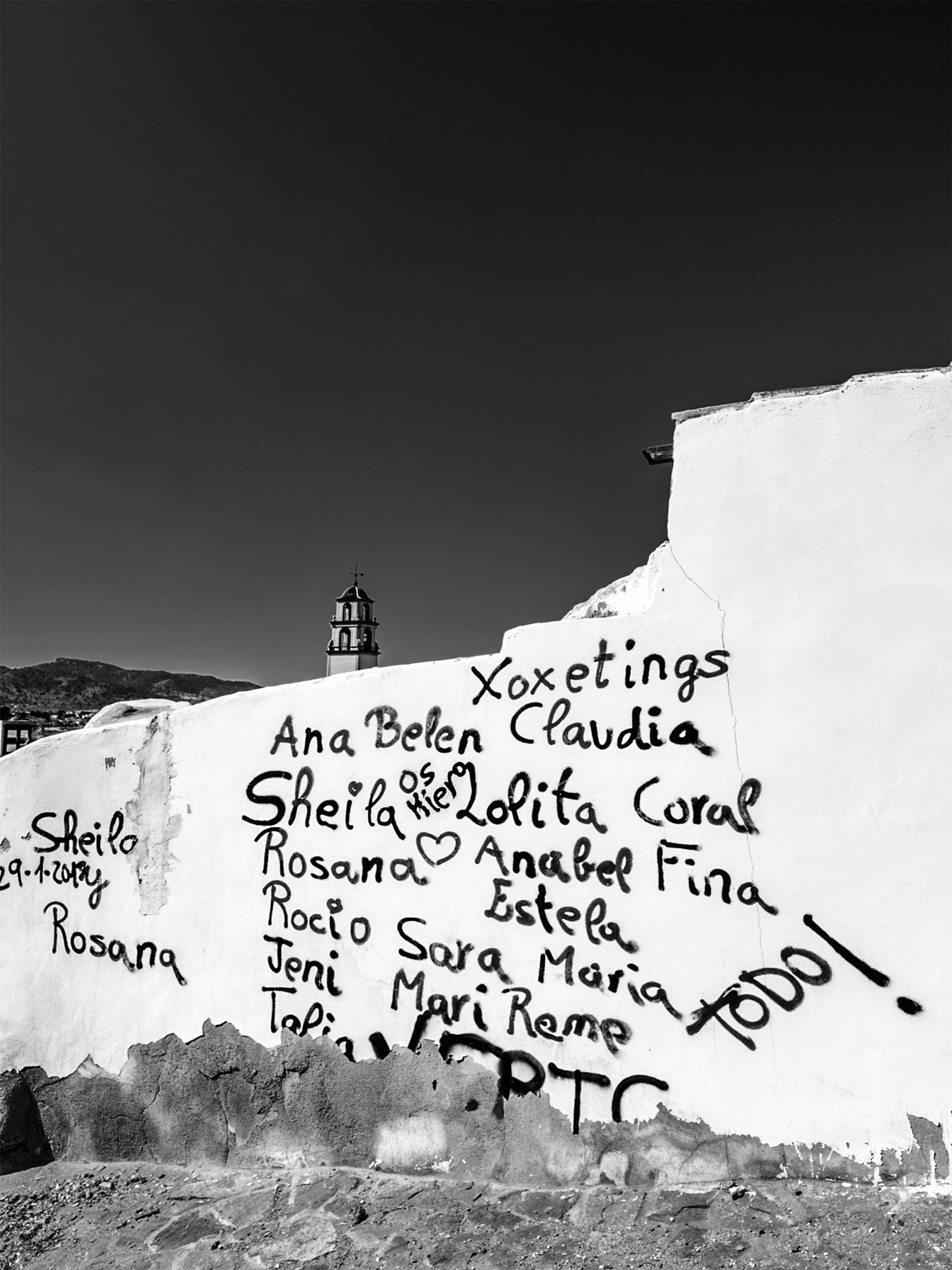 Leica Digilux 3 sample photo. 10 de mayo - muro con pintadas photography