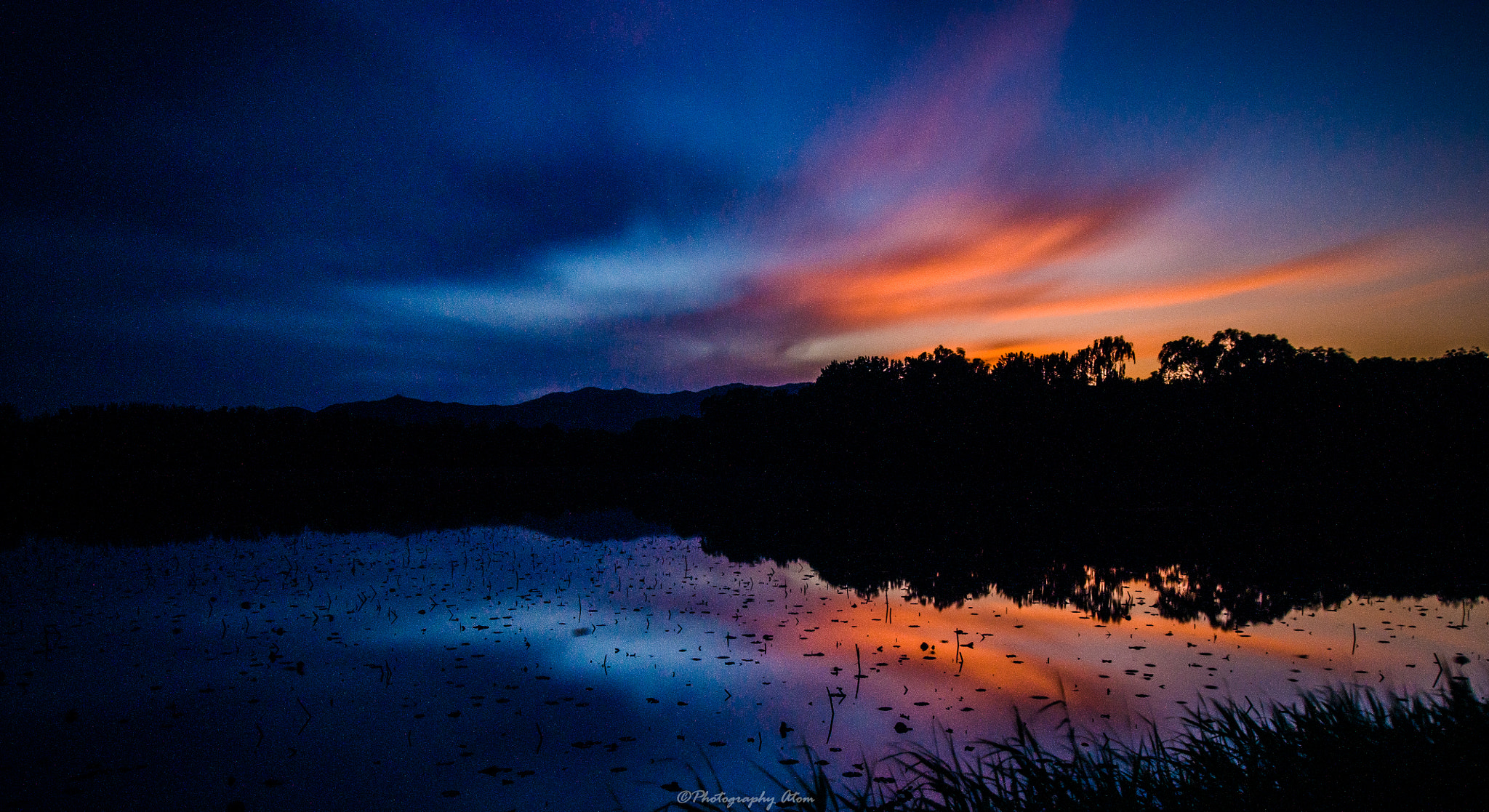 Sony Alpha DSLR-A700 + Sigma 17-35mm F2.8-4 EX Aspherical sample photo. Half sea,half blazes photography