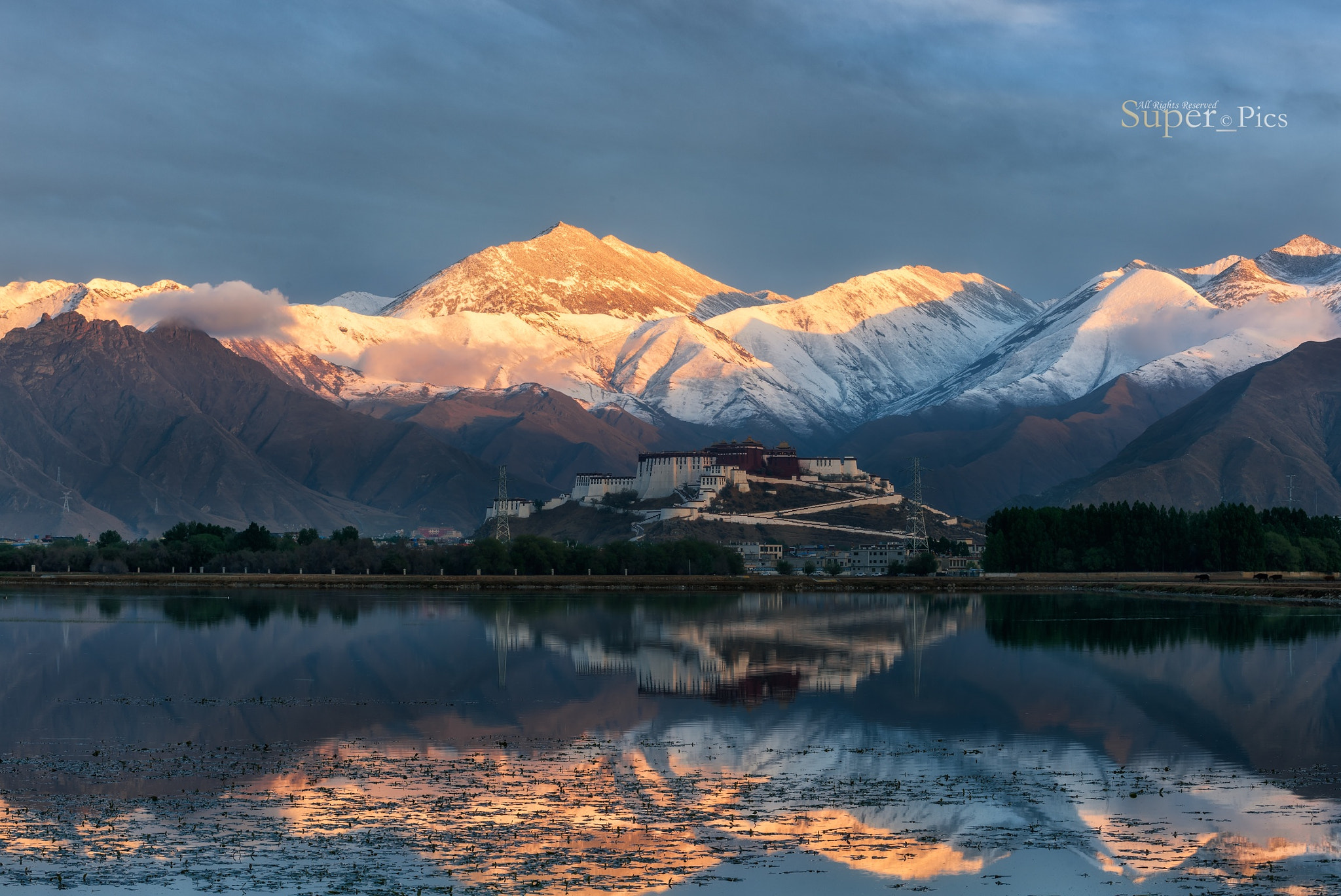 Nikon D810 + AF Zoom-Nikkor 70-210mm f/4 sample photo. Amazing potala photography