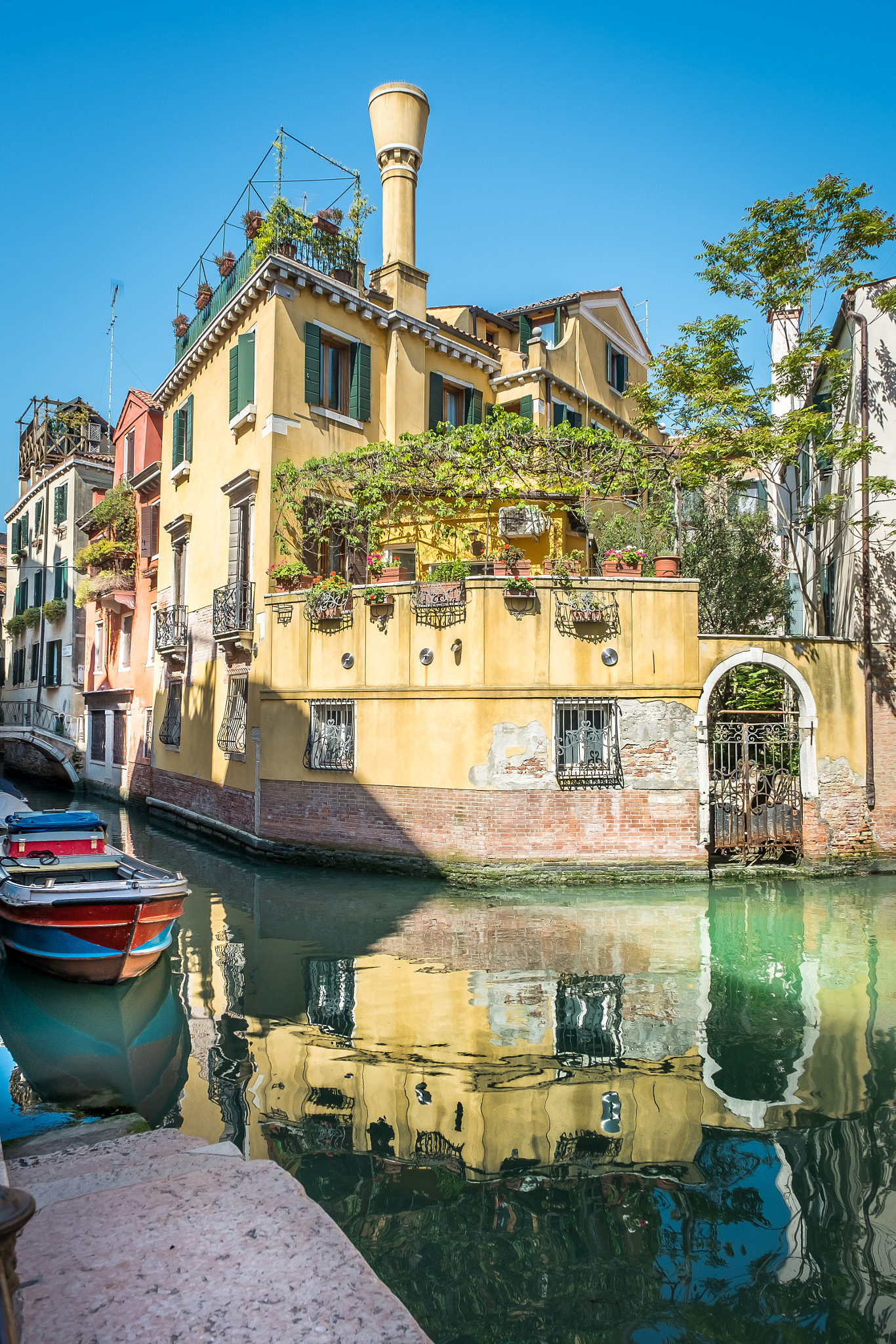 Fujifilm X-Pro1 + Fujifilm XF 16-55mm F2.8 R LM WR sample photo. Venetian back water photography
