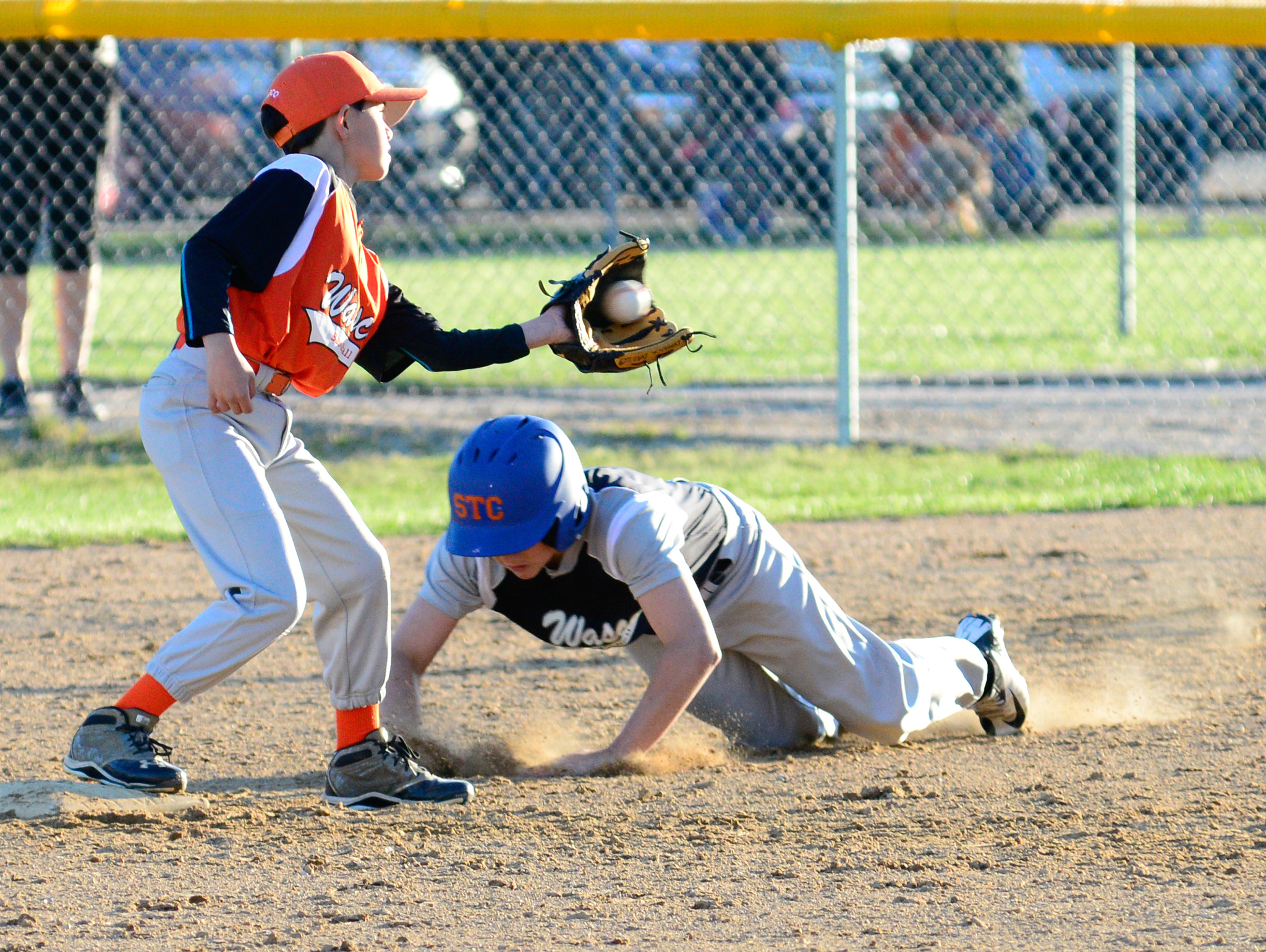 Nikon AF-Nikkor 80-200mm F2.8D ED sample photo. Head slide to second base photography