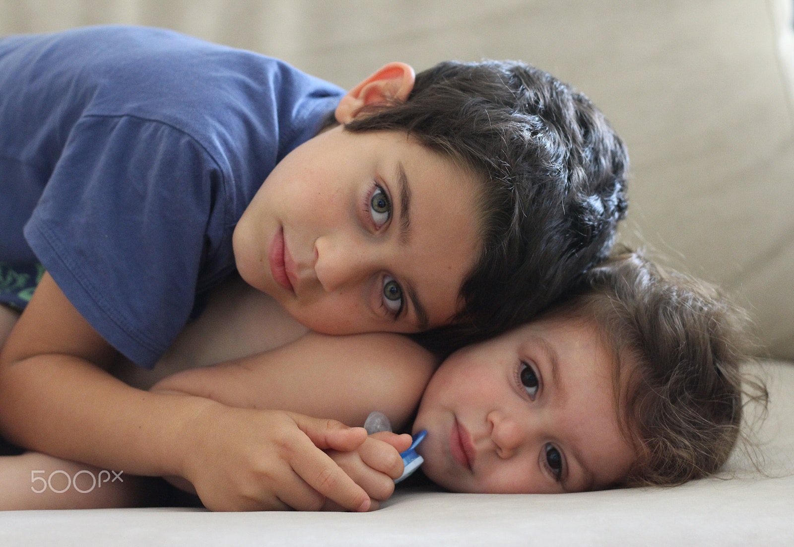 Canon EOS M + Canon EF 50mm F1.8 II sample photo. Watching tv photography