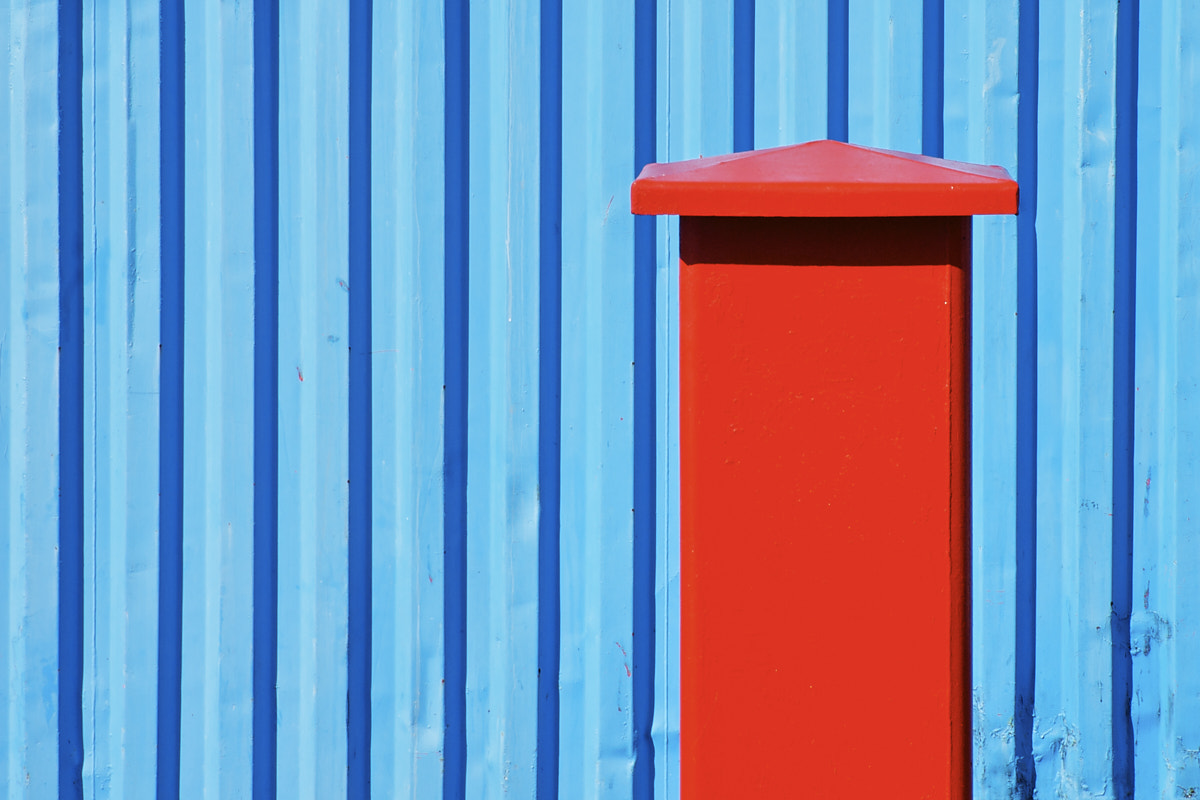 Minolta/Sony AF 24-105mm F3.5-4.5 (D) sample photo. Red letterbox photography