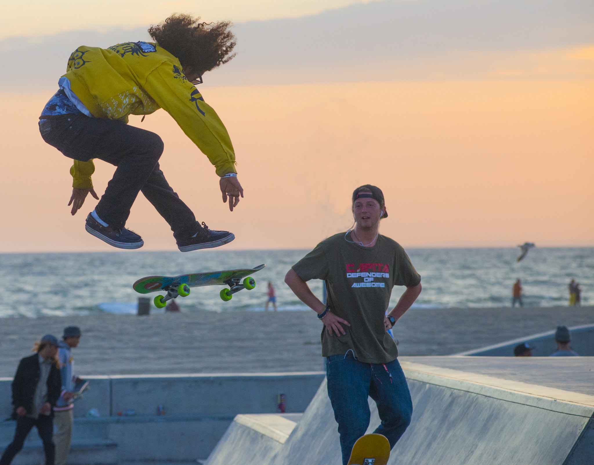 AF Zoom-Nikkor 80-200mm f/2.8 ED sample photo. Skate on the beach photography