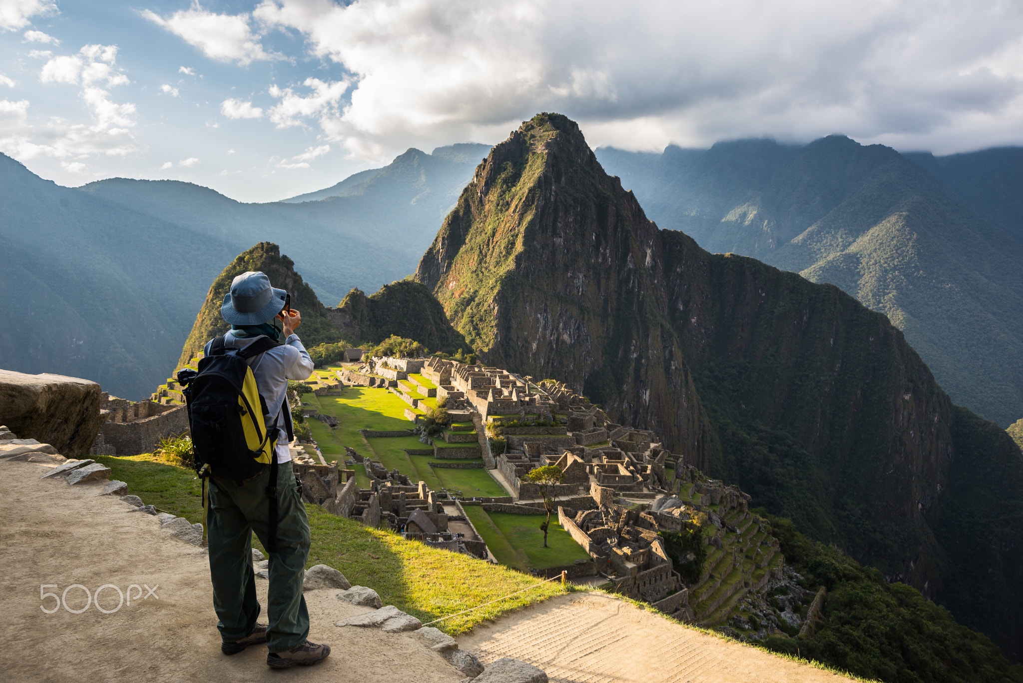 Photographing Machu Picchu with smartphone