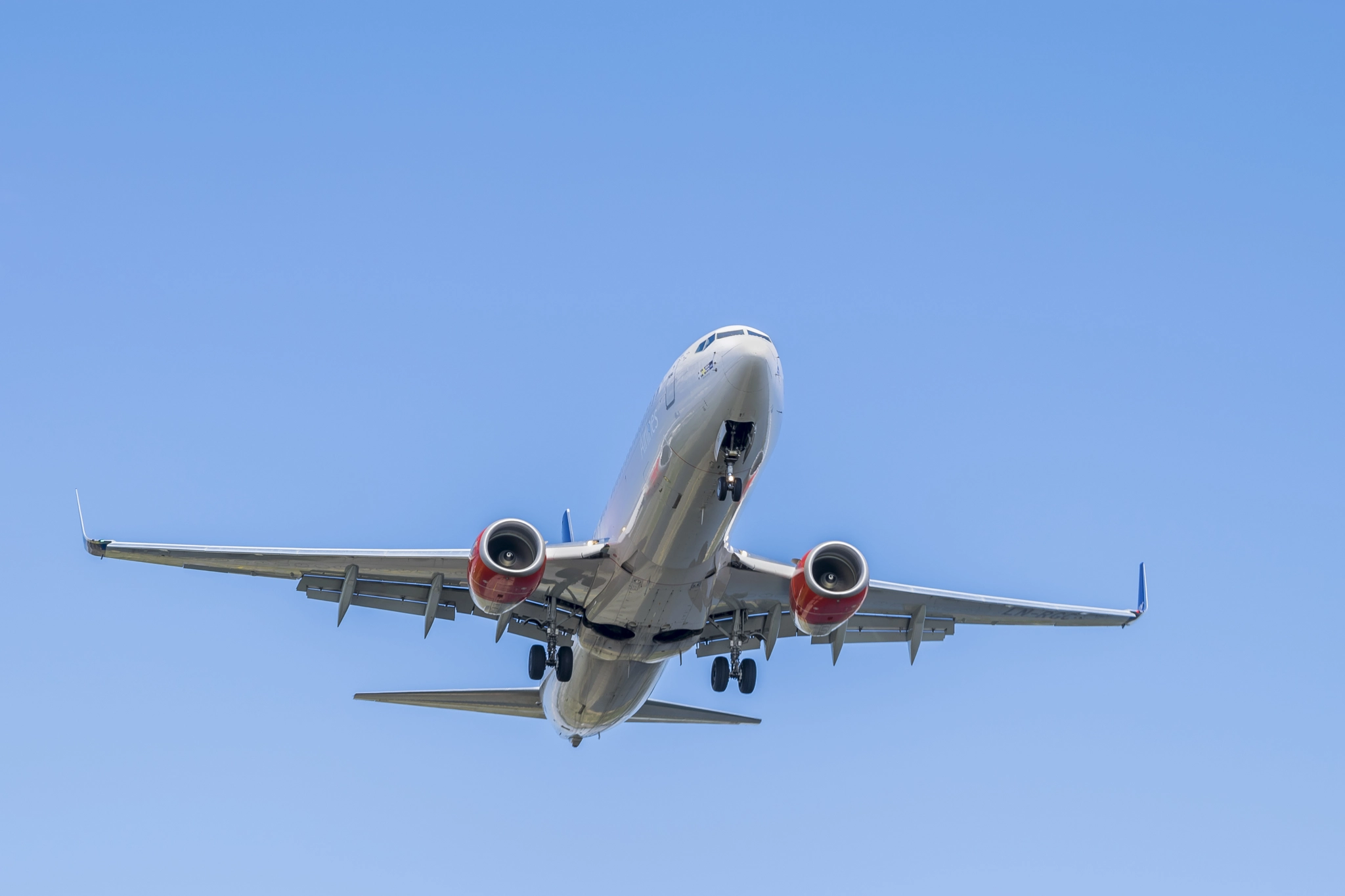 Nikon D3300 + Nikon AF-S Nikkor 85mm F1.4G sample photo. Sasplane landing at stockholm arlanda photography