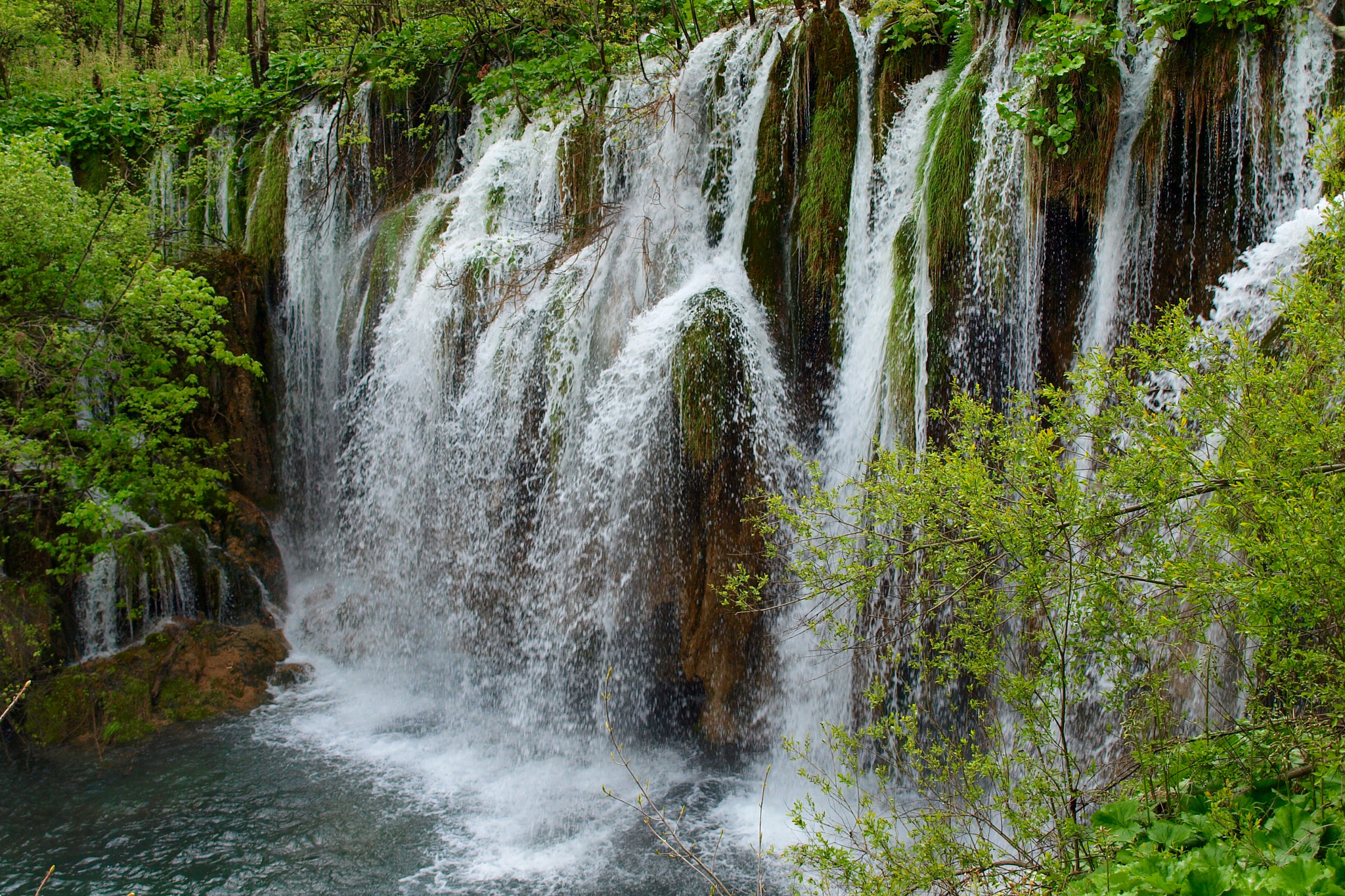 Olympus E-450 (EVOLT E-450) + Olympus Zuiko Digital ED 14-42mm F3.5-5.6 sample photo. Waterfall photography