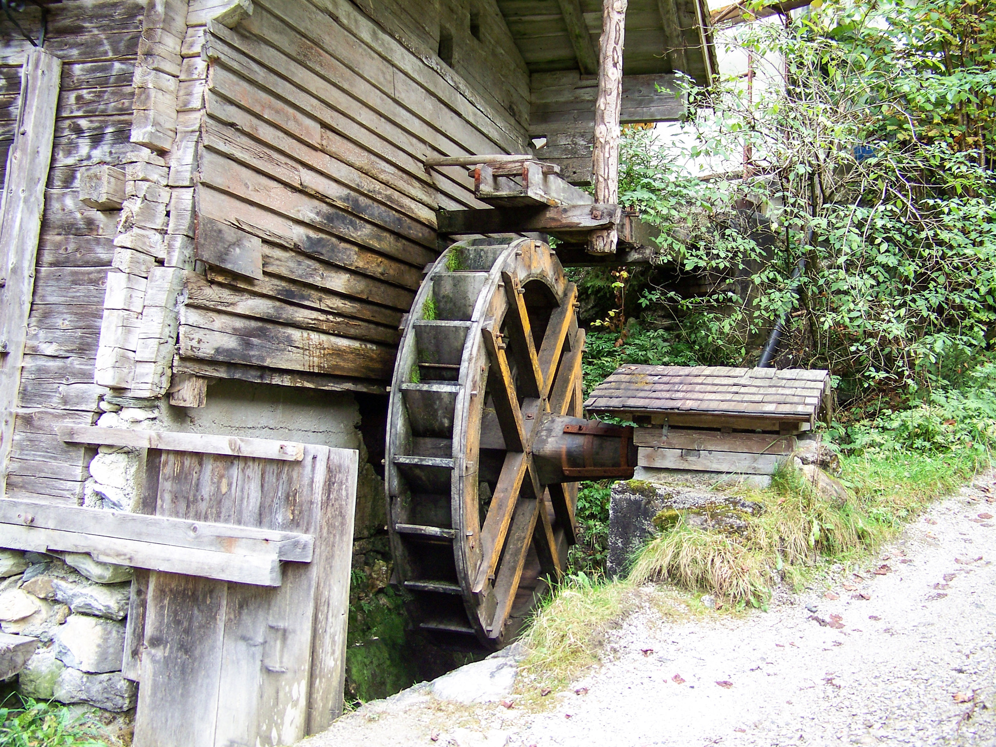 Kodak Z712 IS ZOOM DIGITAL CAMERA sample photo. Waterwheel  photography