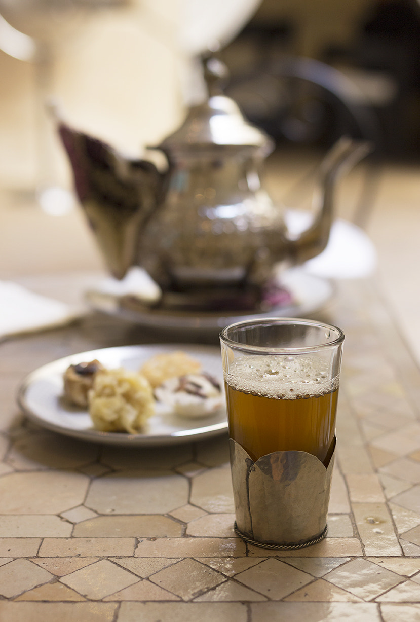 Canon EOS 600D (Rebel EOS T3i / EOS Kiss X5) + Canon EF 35mm F2 IS USM sample photo. Morocco tea photography